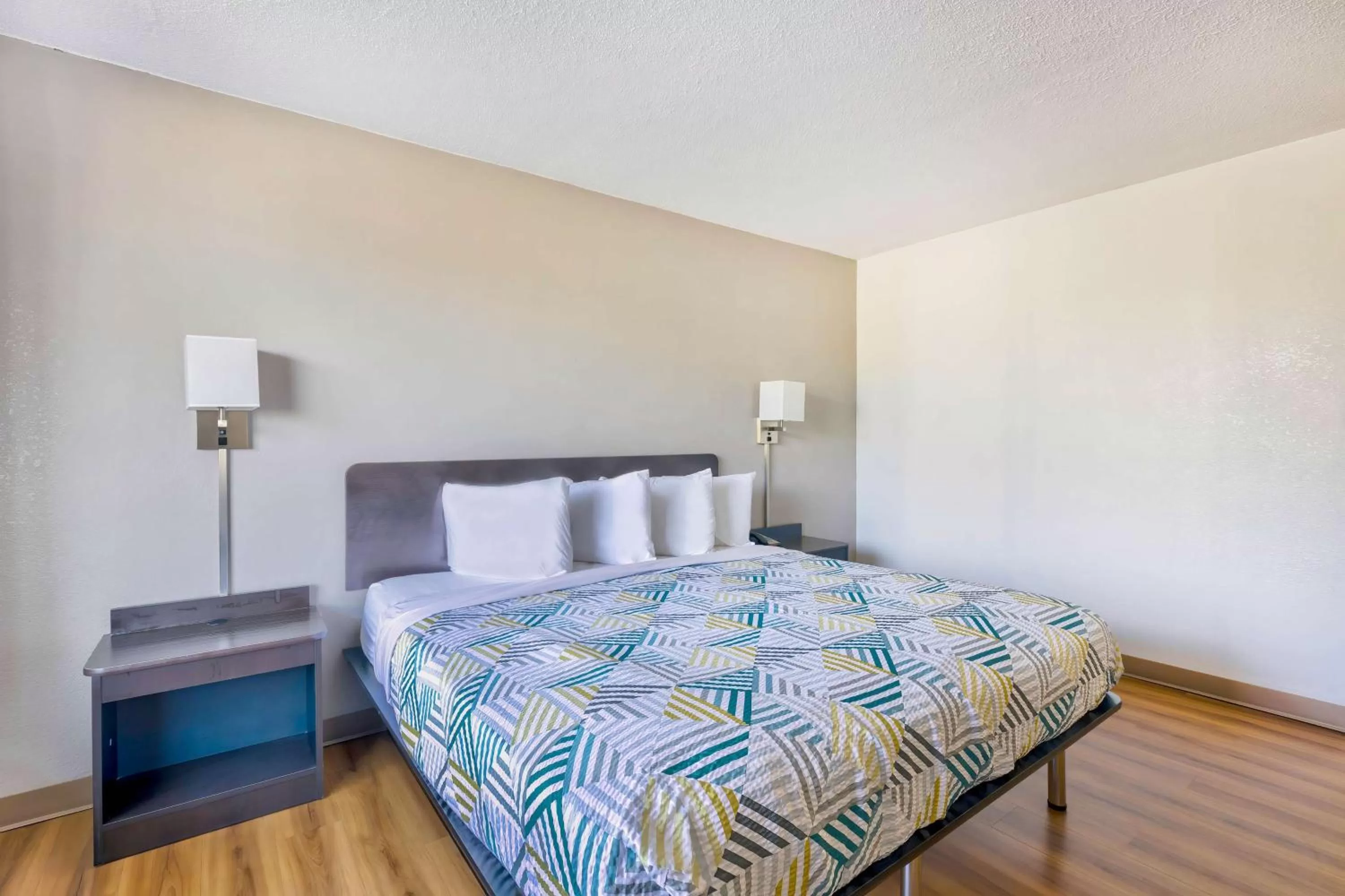 Photo of the whole room, Bed in Motel 6-Mount Jackson, VA - Shenandoah