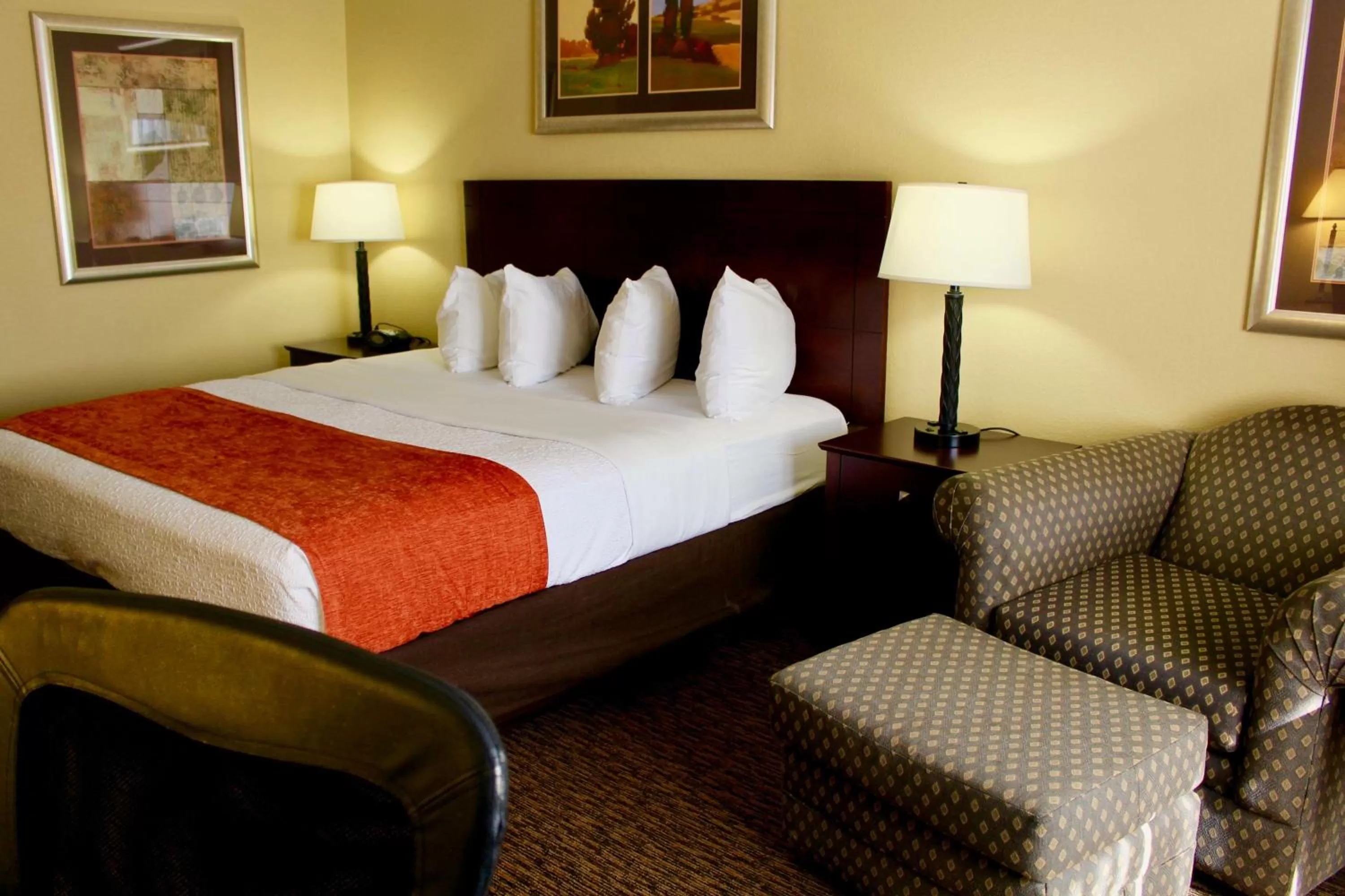 Photo of the whole room, Bed in Best Western Plus Dakota Ridge