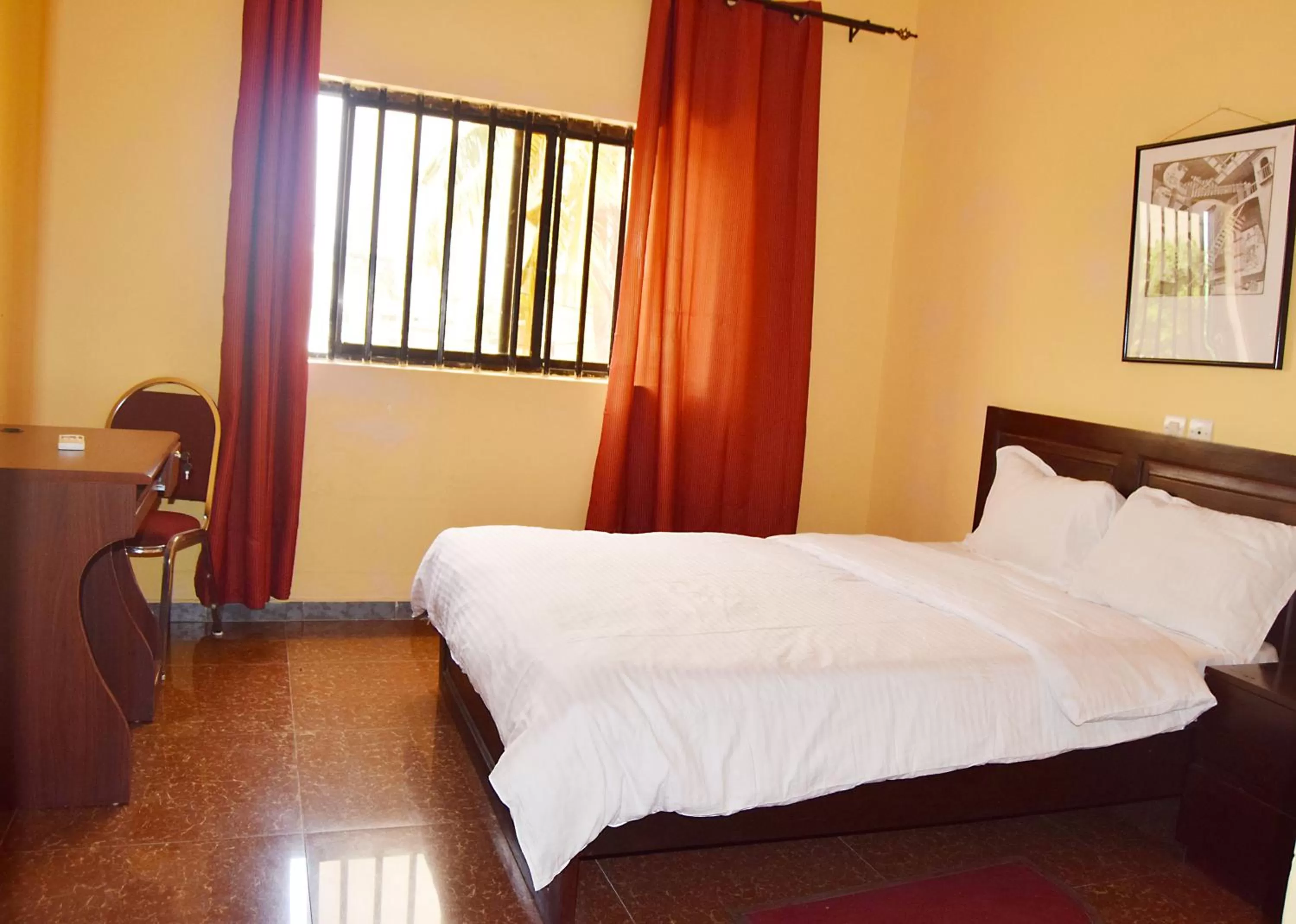 Staff, Bed in Hotel Saint-Jean