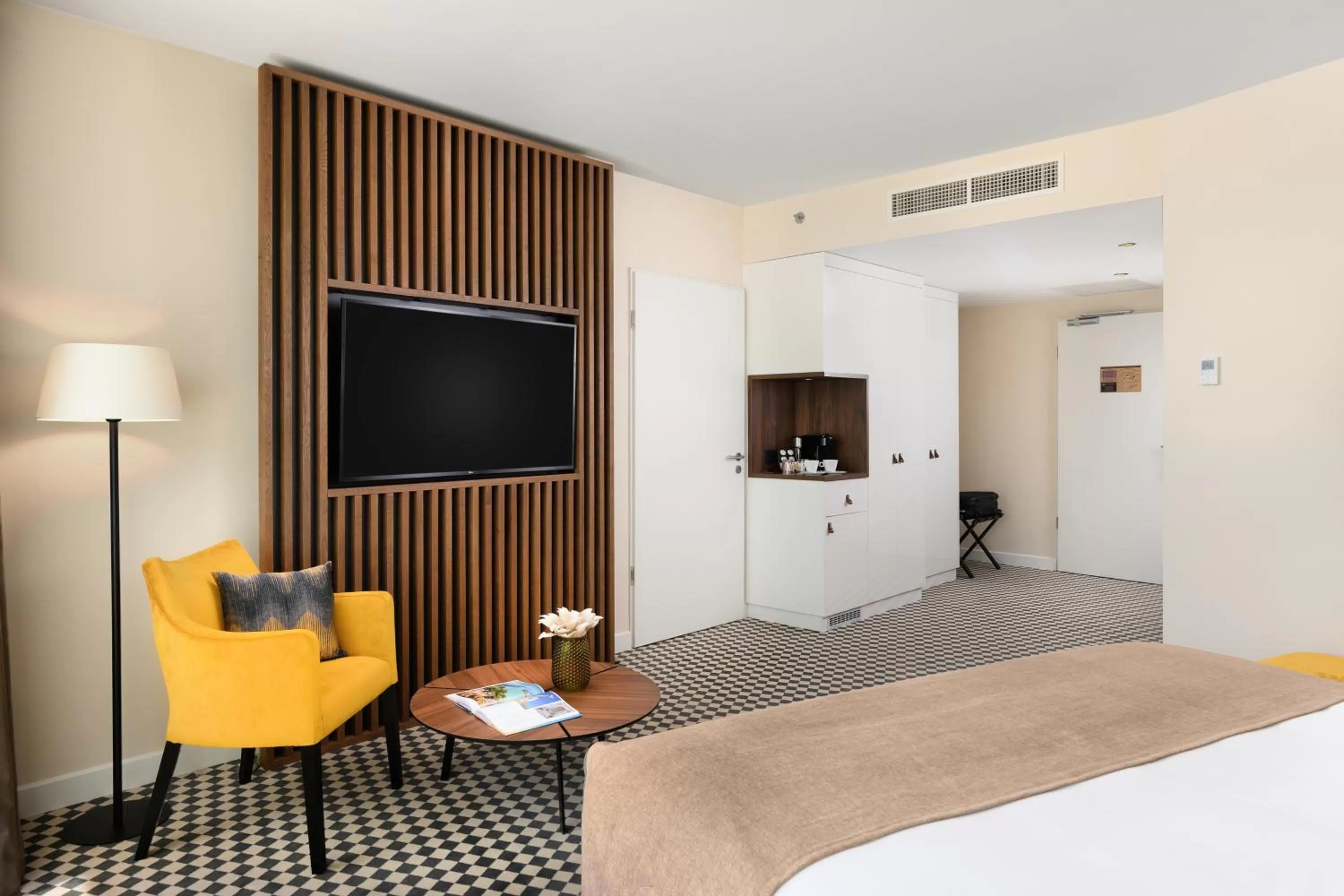 TV and multimedia, Bed in Grand Hotel Esztergom