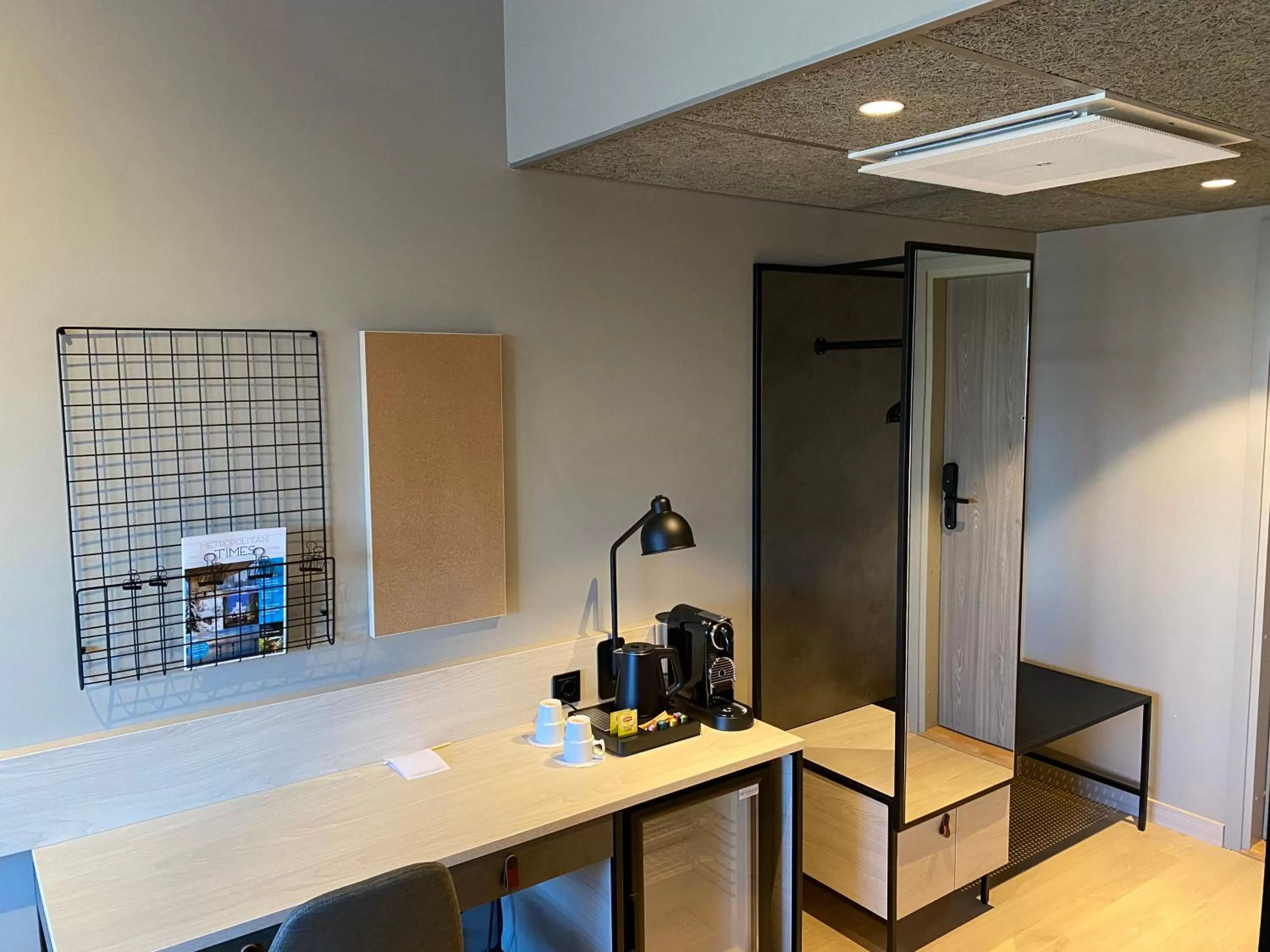 Coffee/tea facilities in Skyline Airport Hotel