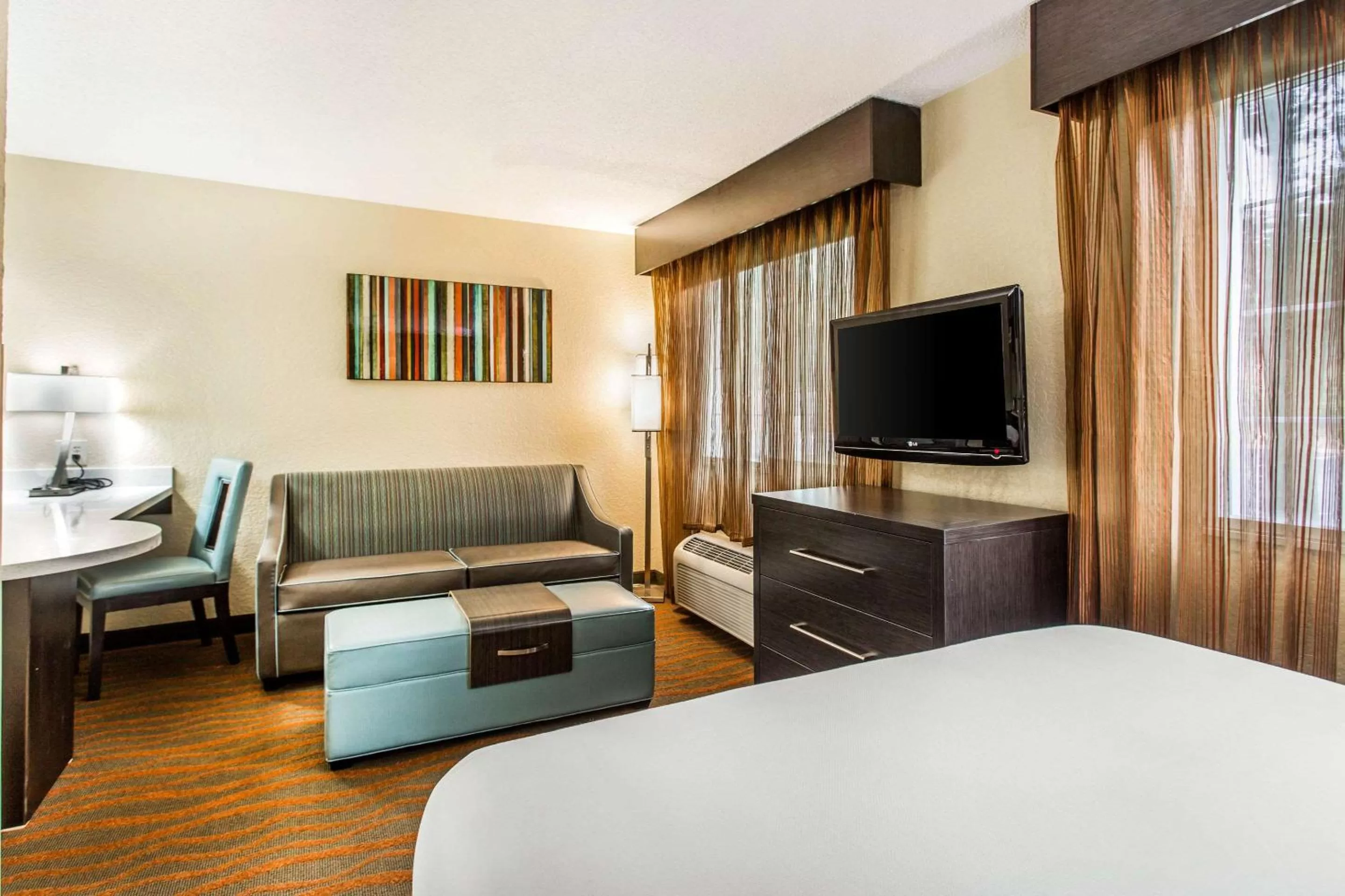 Photo of the whole room, Bed in MainStay Suites Greenville Airport