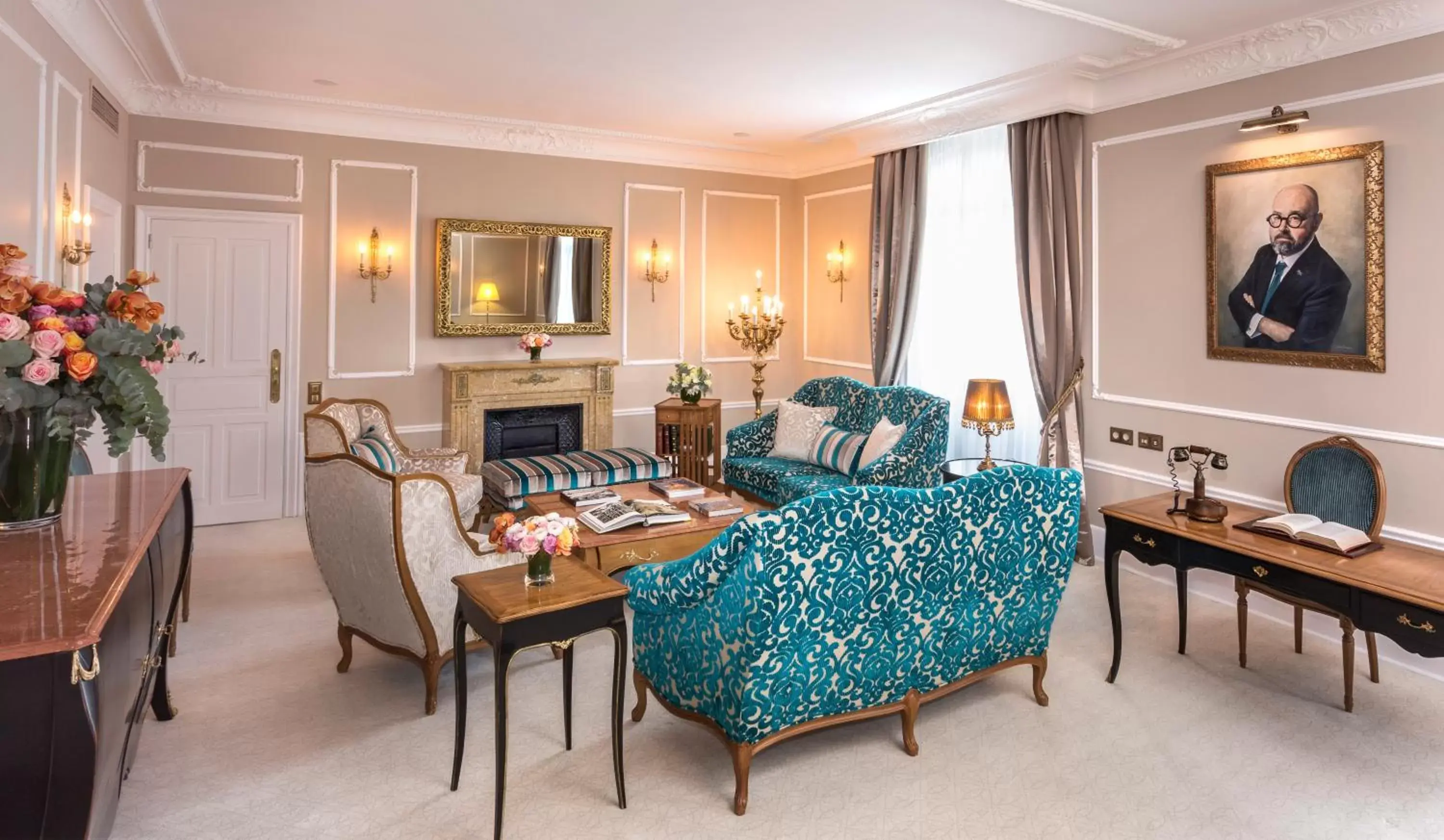 Classic Art One-Bedroom Suite in Hotel El Palace Barcelona Classic Art One-Bedroom Suite in Hotel El Palace Barcelona