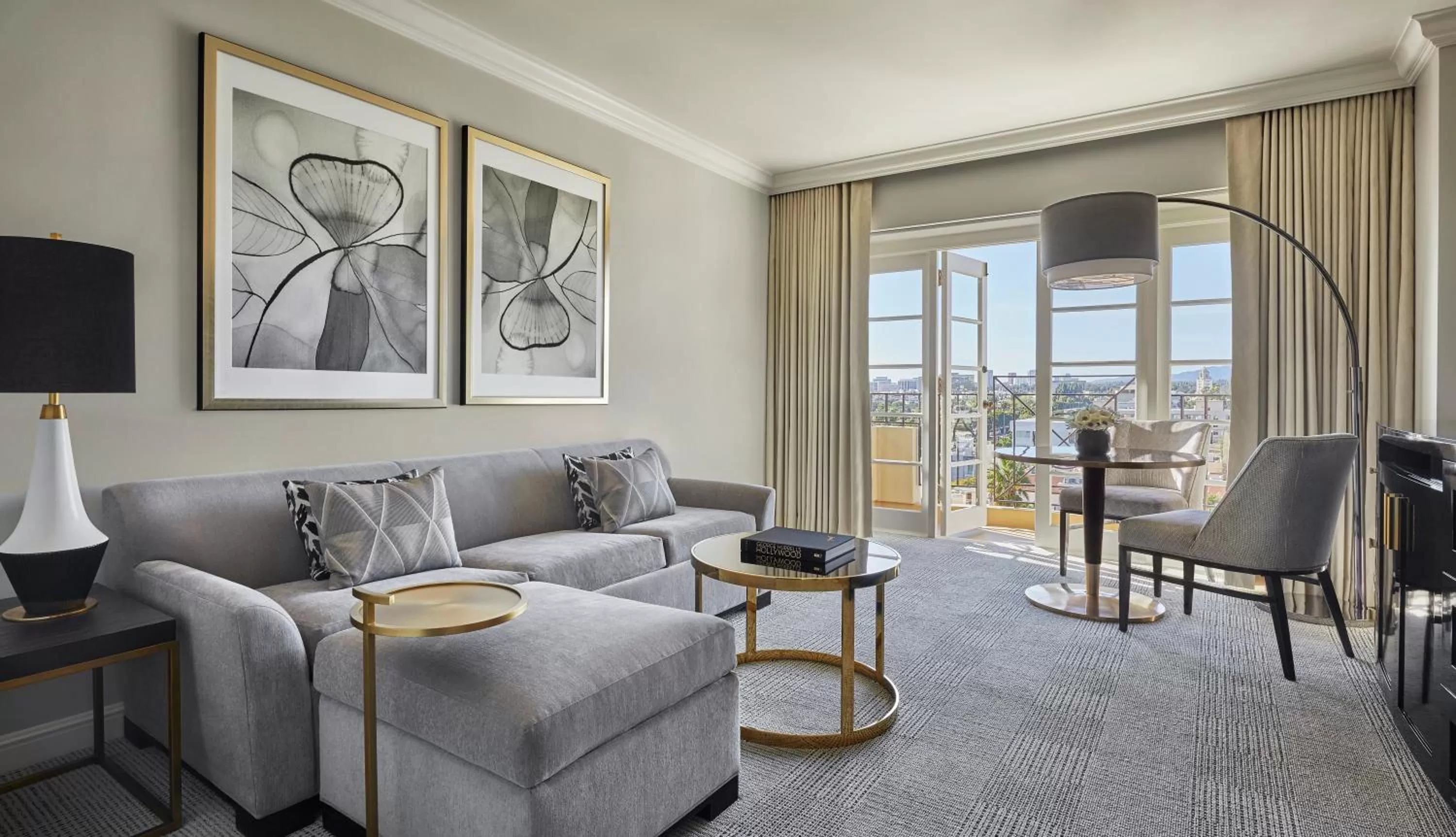 Living room in Four Seasons Hotel Los Angeles at Beverly Hills