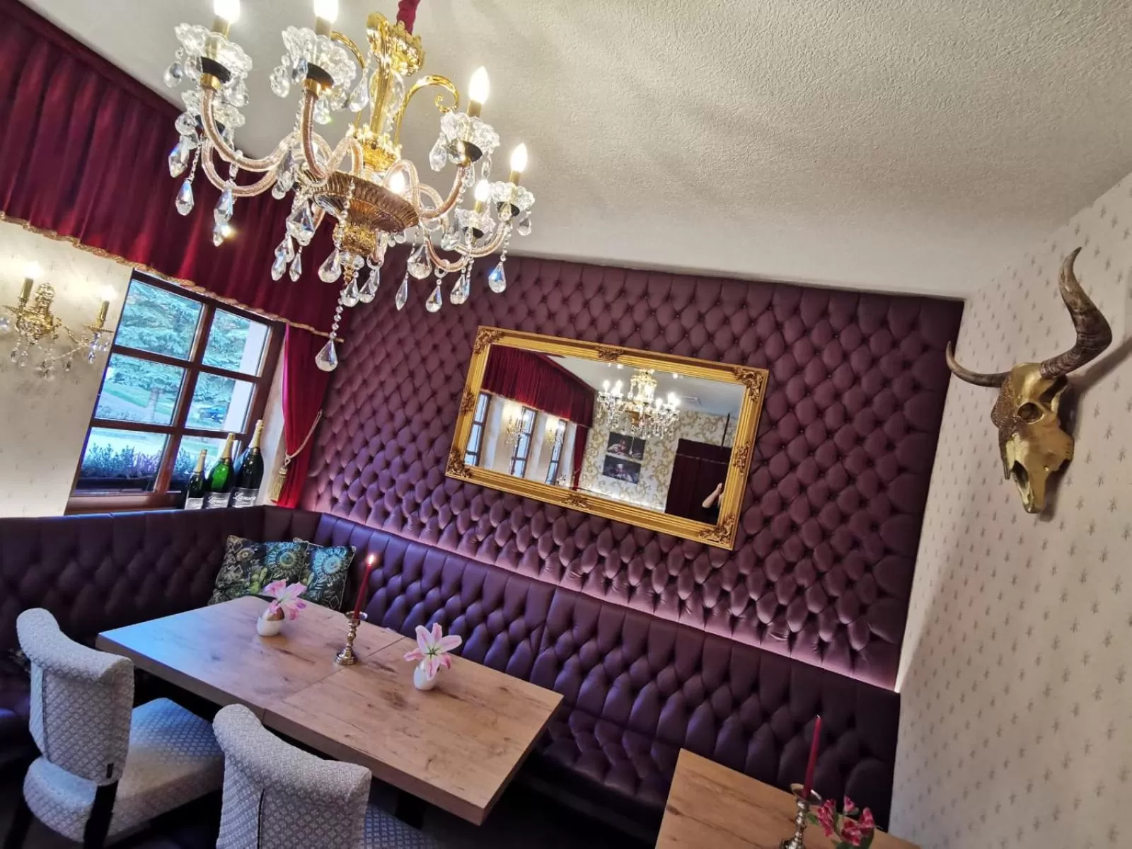 Restaurant/Places to Eat in Riverdam