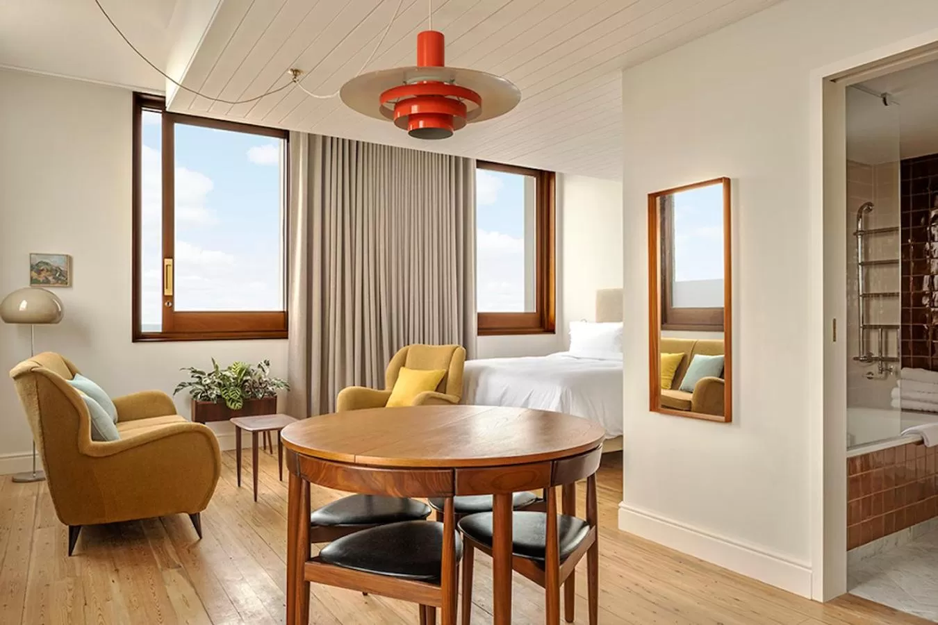 Lounge or bar in Fort Road Hotel