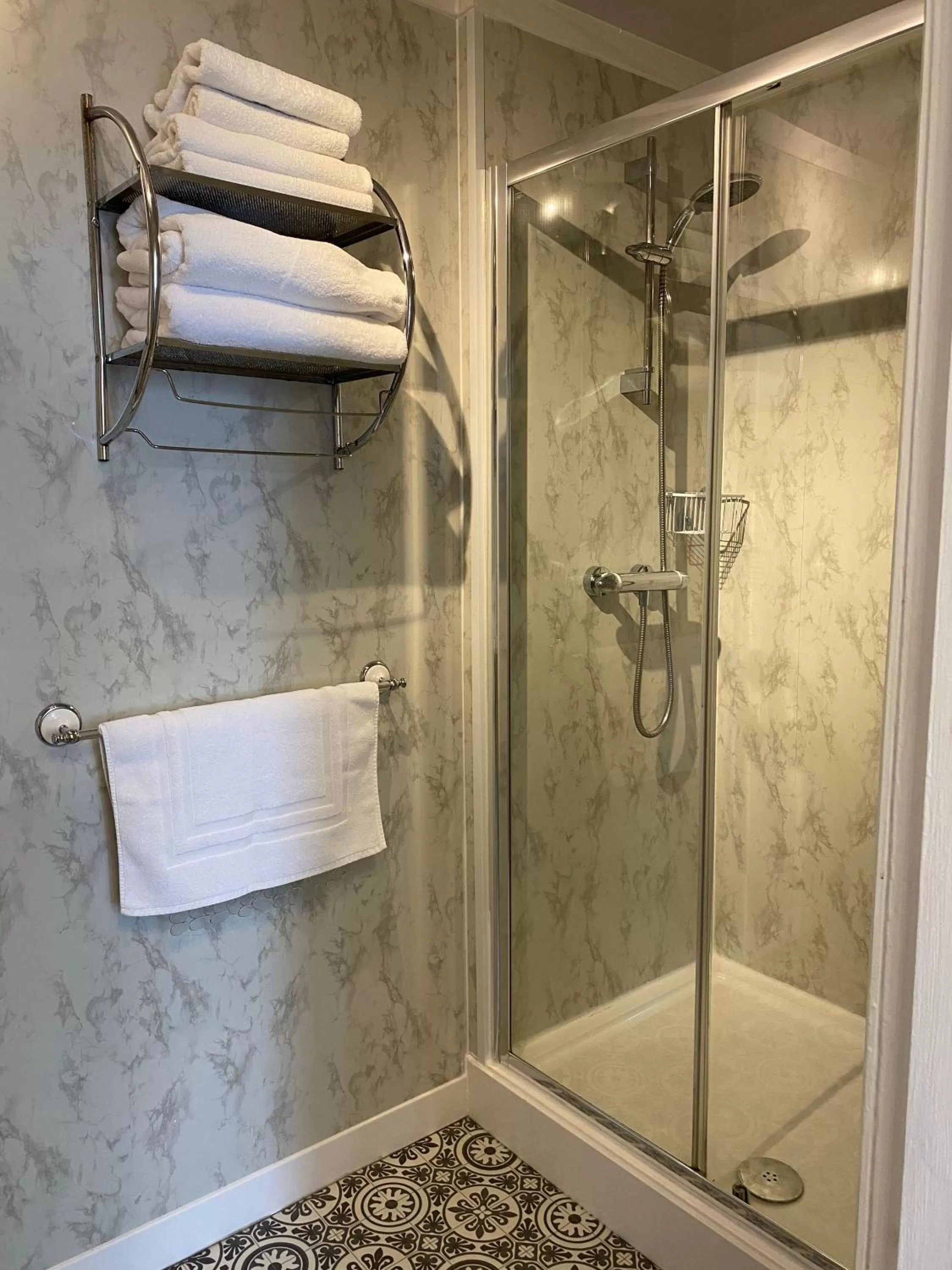 Shower in The Clovelly