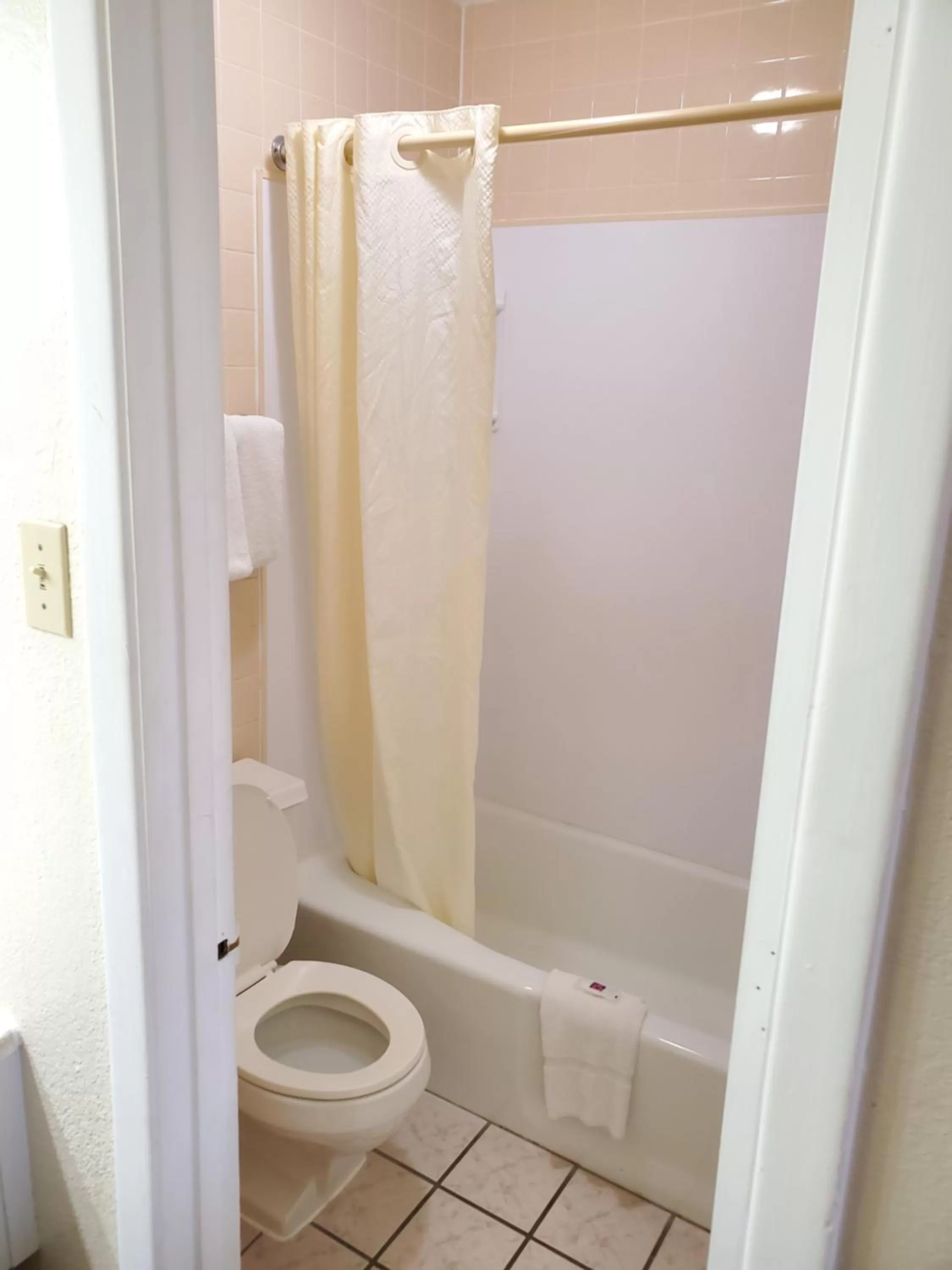 Bathroom in Motel 6 Shamrock TX