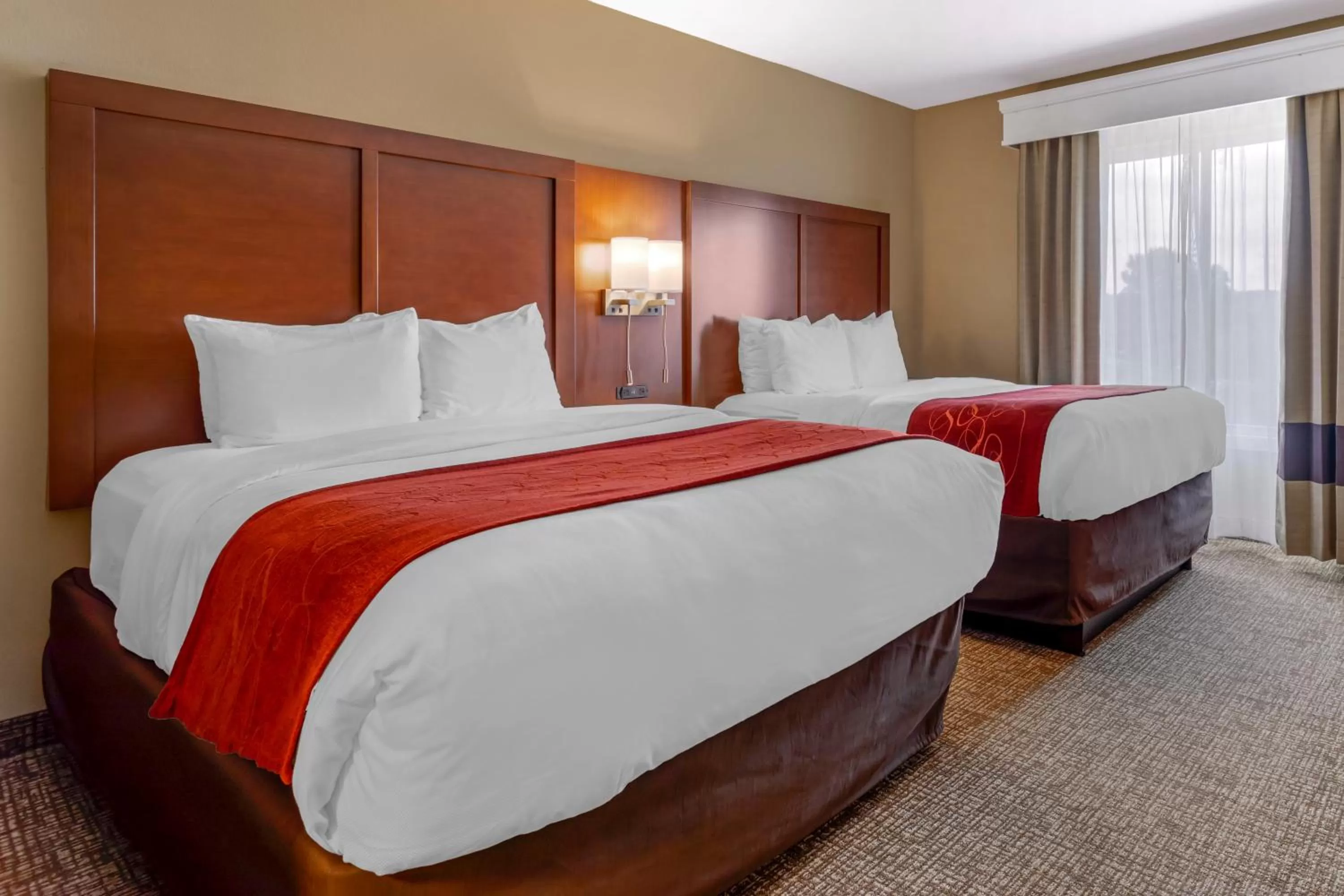 Bed in Comfort Suites Knoxville North