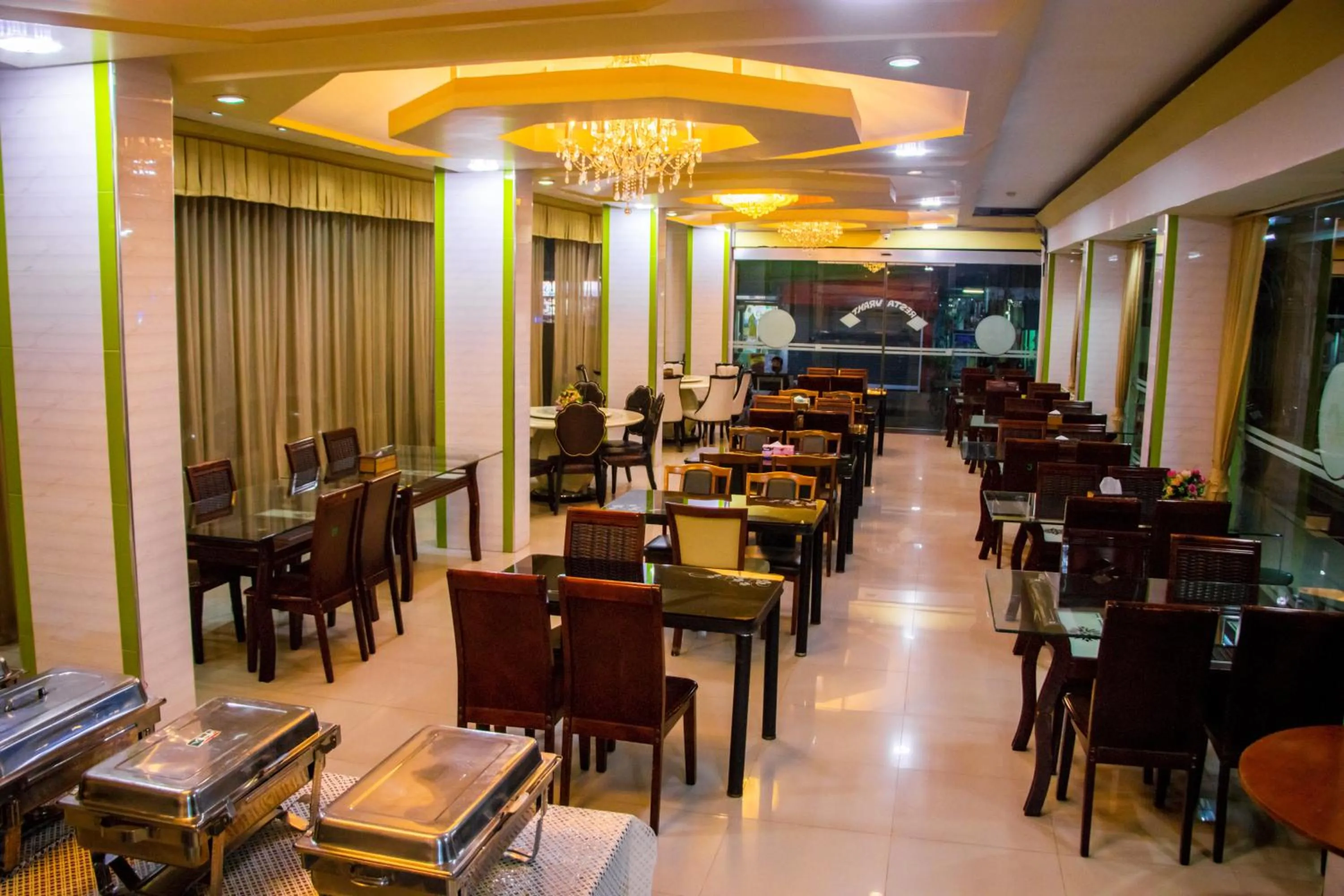 Restaurant/places to eat in Visiting Card Hotel & Resort
