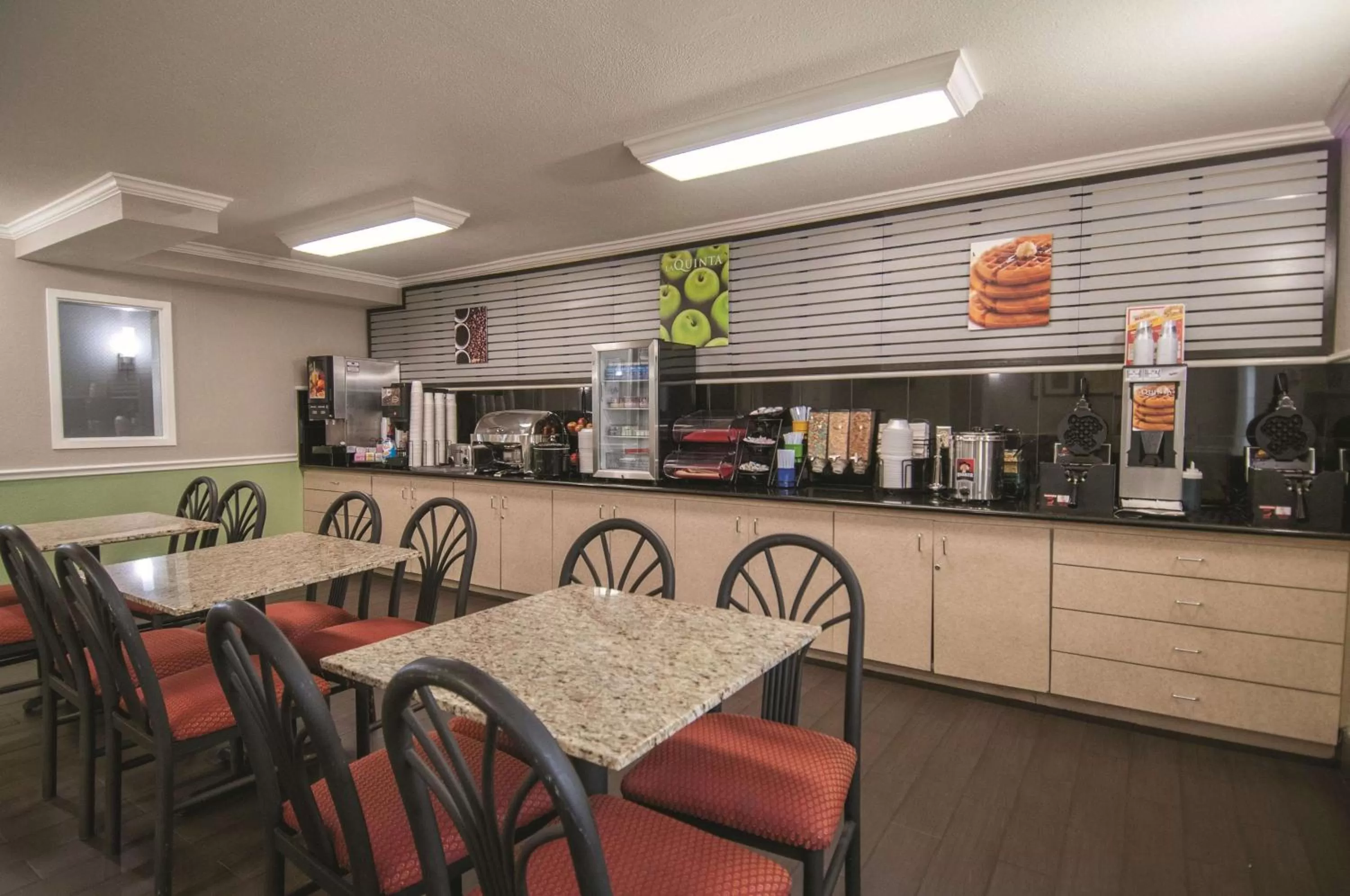 Restaurant/places to eat in La Quinta Inn by Wyndham San Antonio Brooks City Base