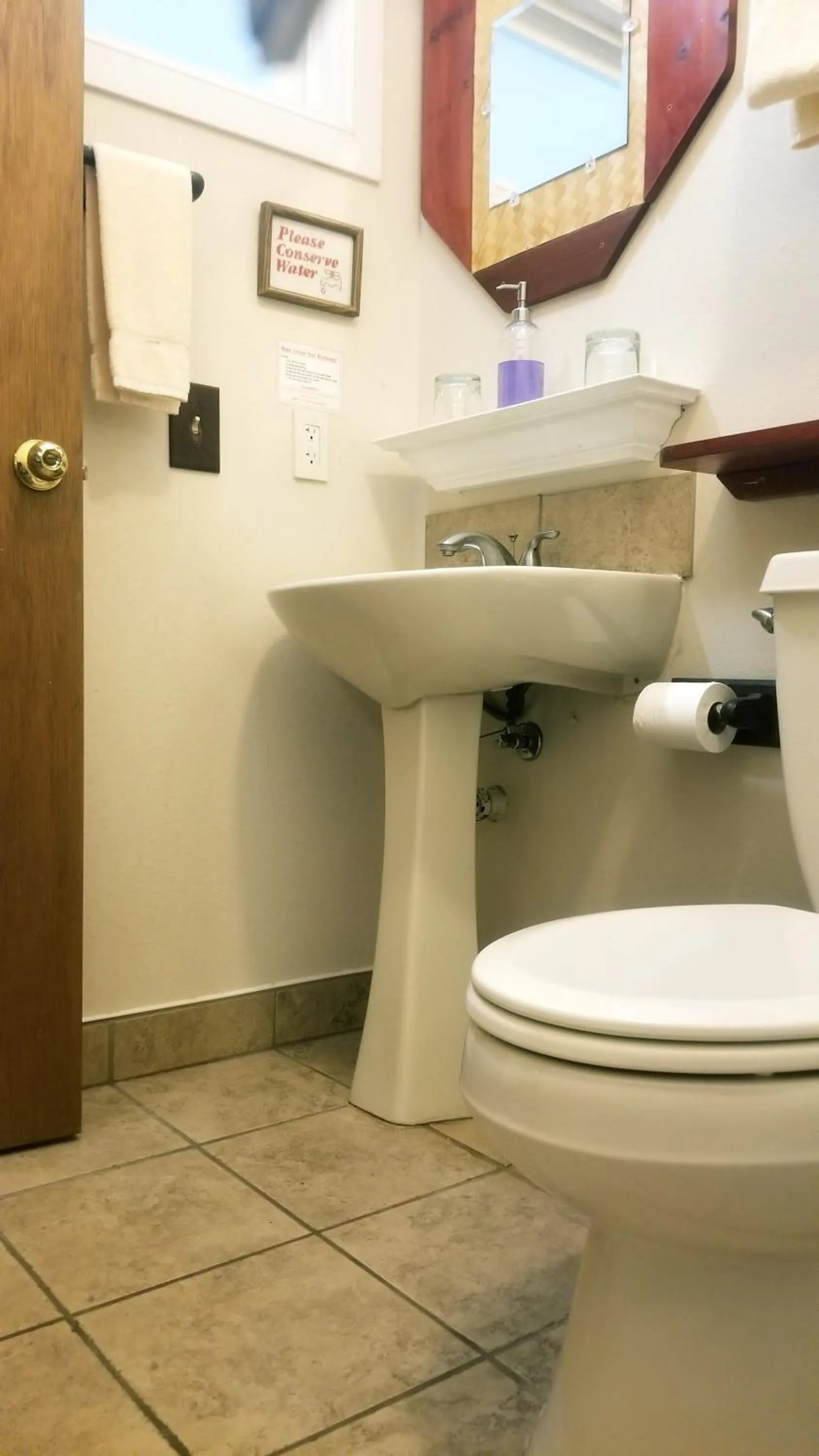 Bathroom in Lokahi Lodge