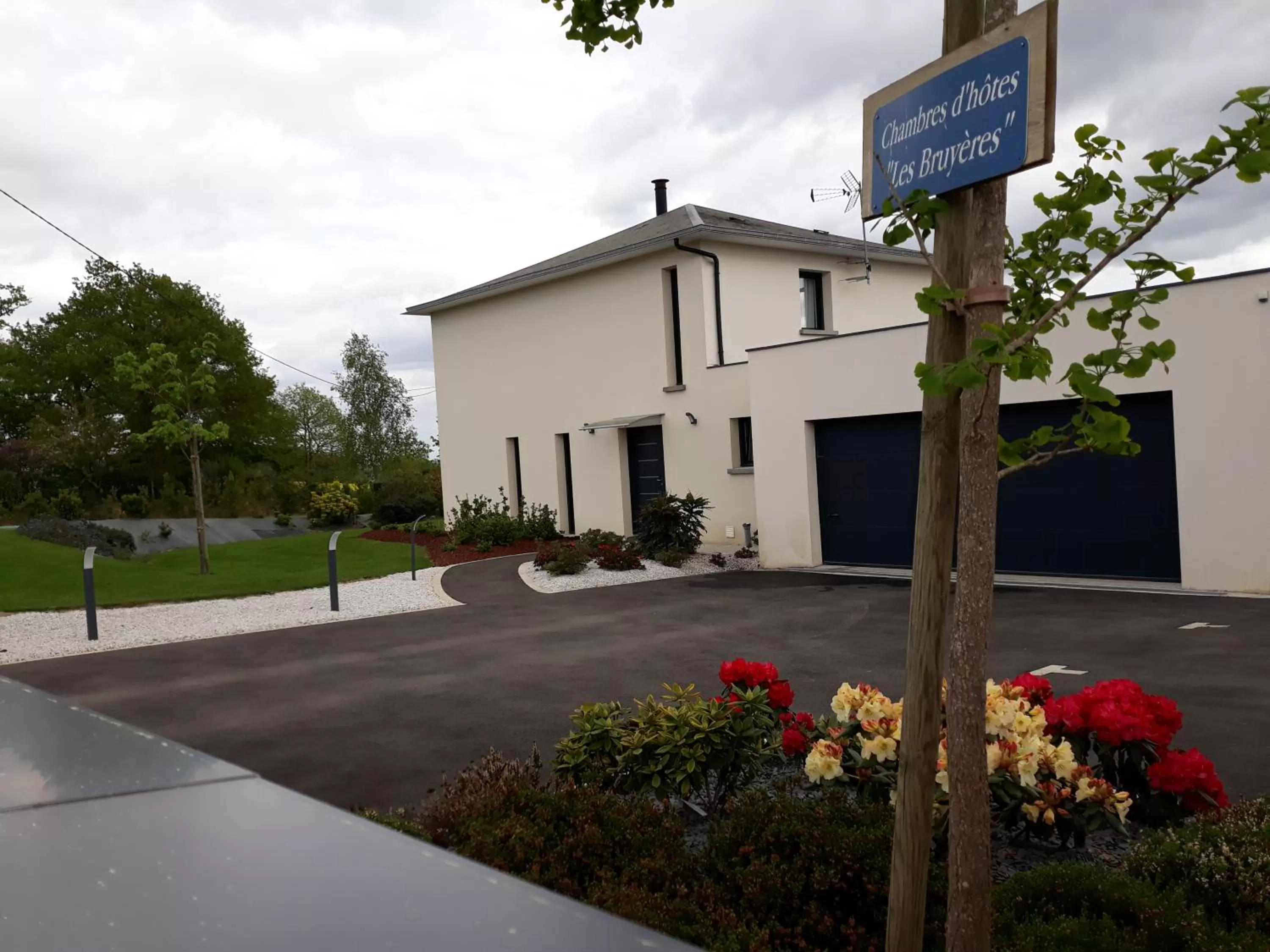 Facade/entrance in Chambre d'hôtes Les Bruyères