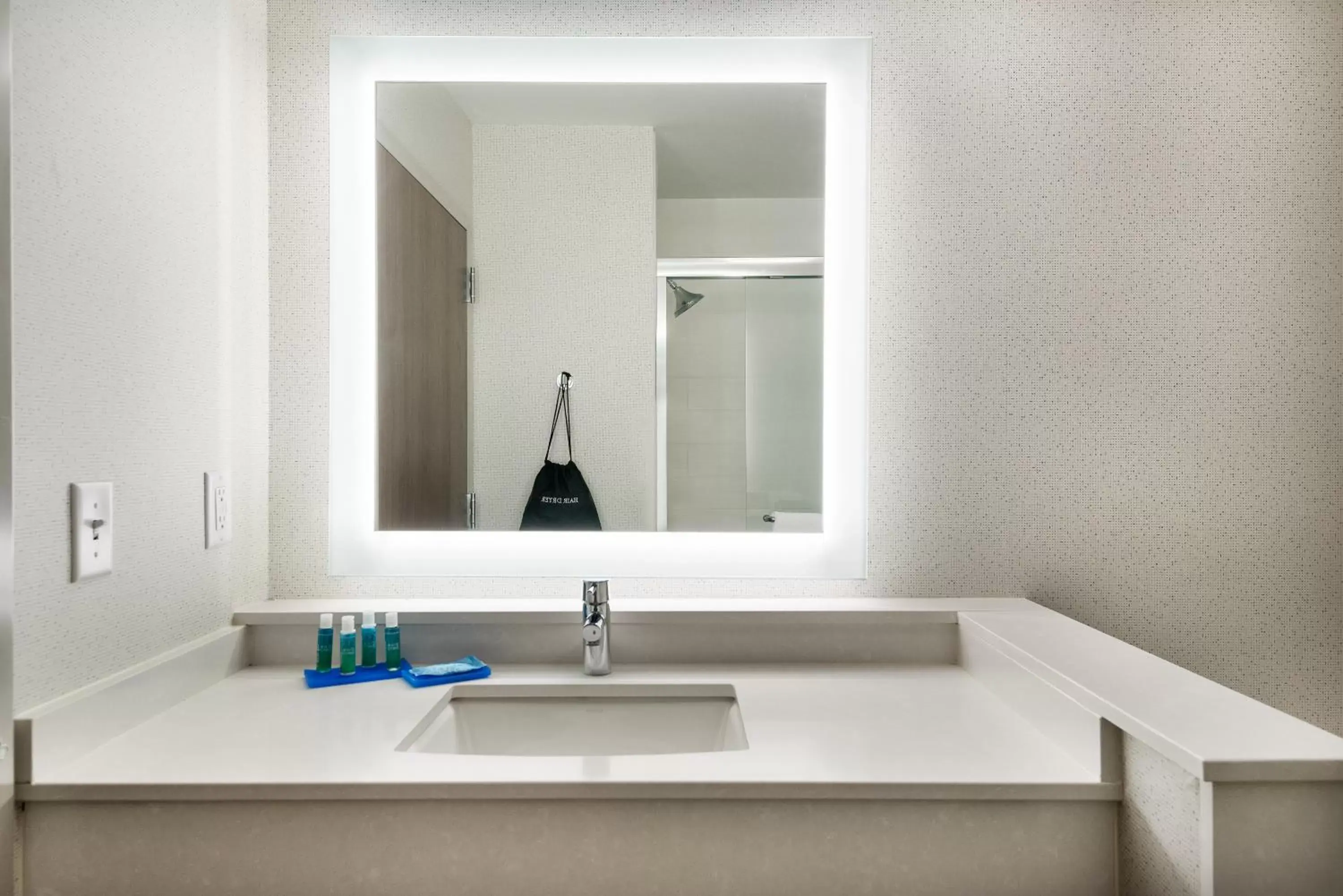 Suite - Disability Access Roll in Shower/Non-Smoking in Holiday Inn Express Queensbury-Lake George Area, an IHG Hotel Suite - Disability Access Roll in Shower/Non-Smoking in Holiday Inn Express Queensbury-Lake George Area, an IHG Hotel