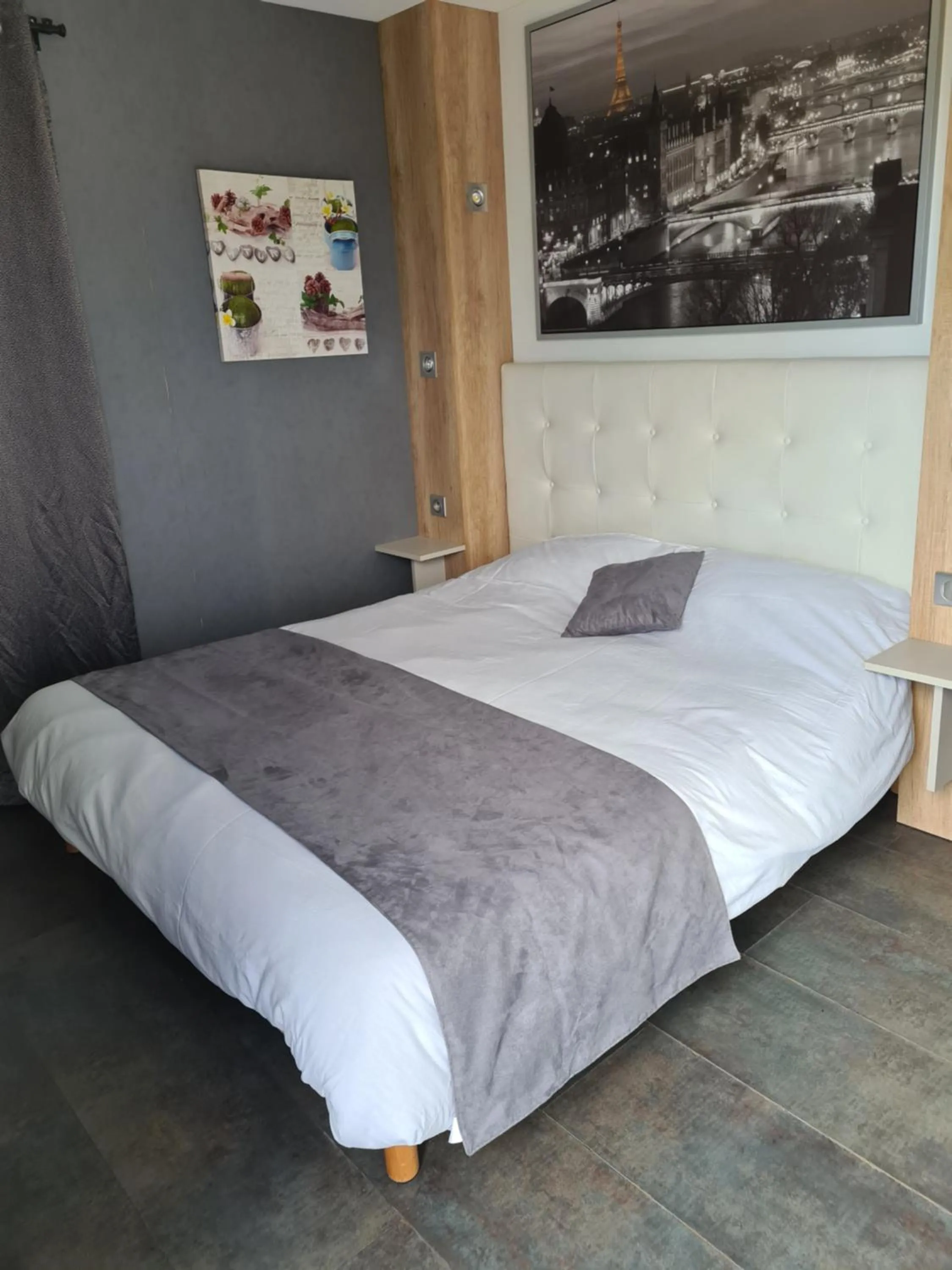 Bedroom, Bed in Initial by balladins Lyon / Chanas