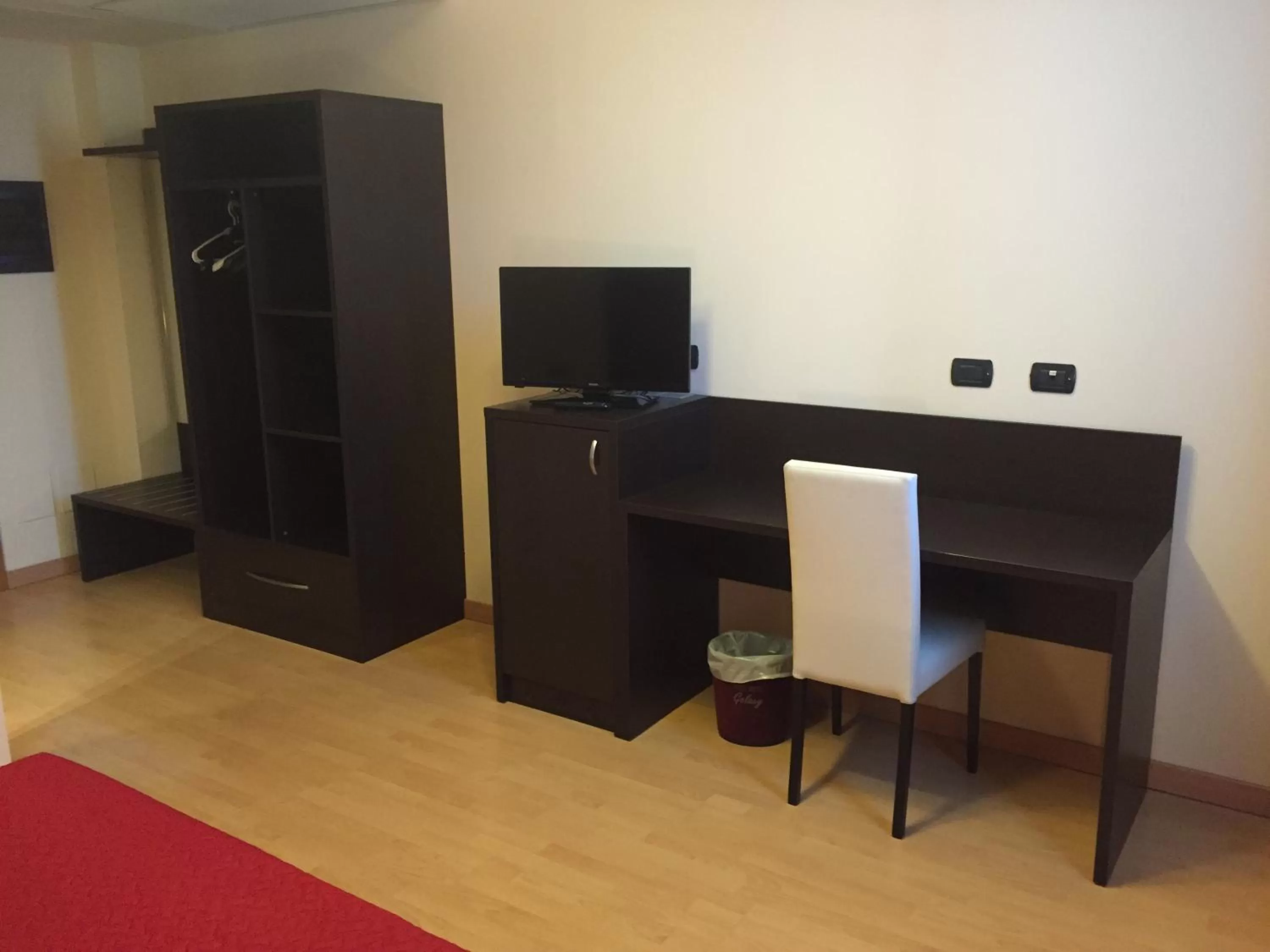 TV and multimedia in Hotel Motel Galaxy Reggio Emilia