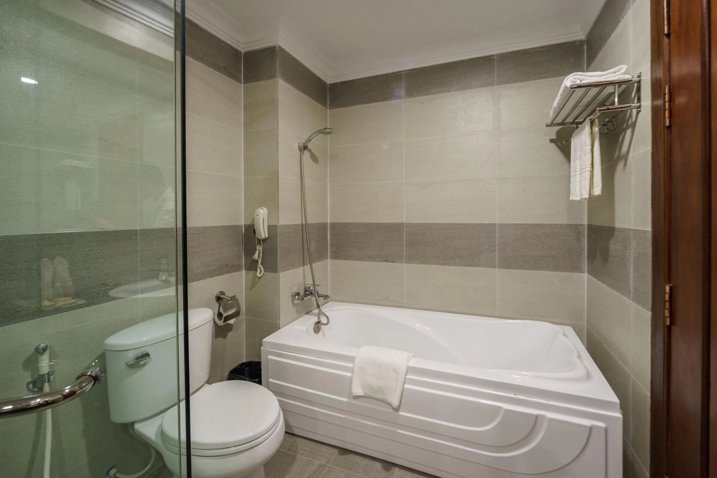 Bathroom in Smiling Hotel