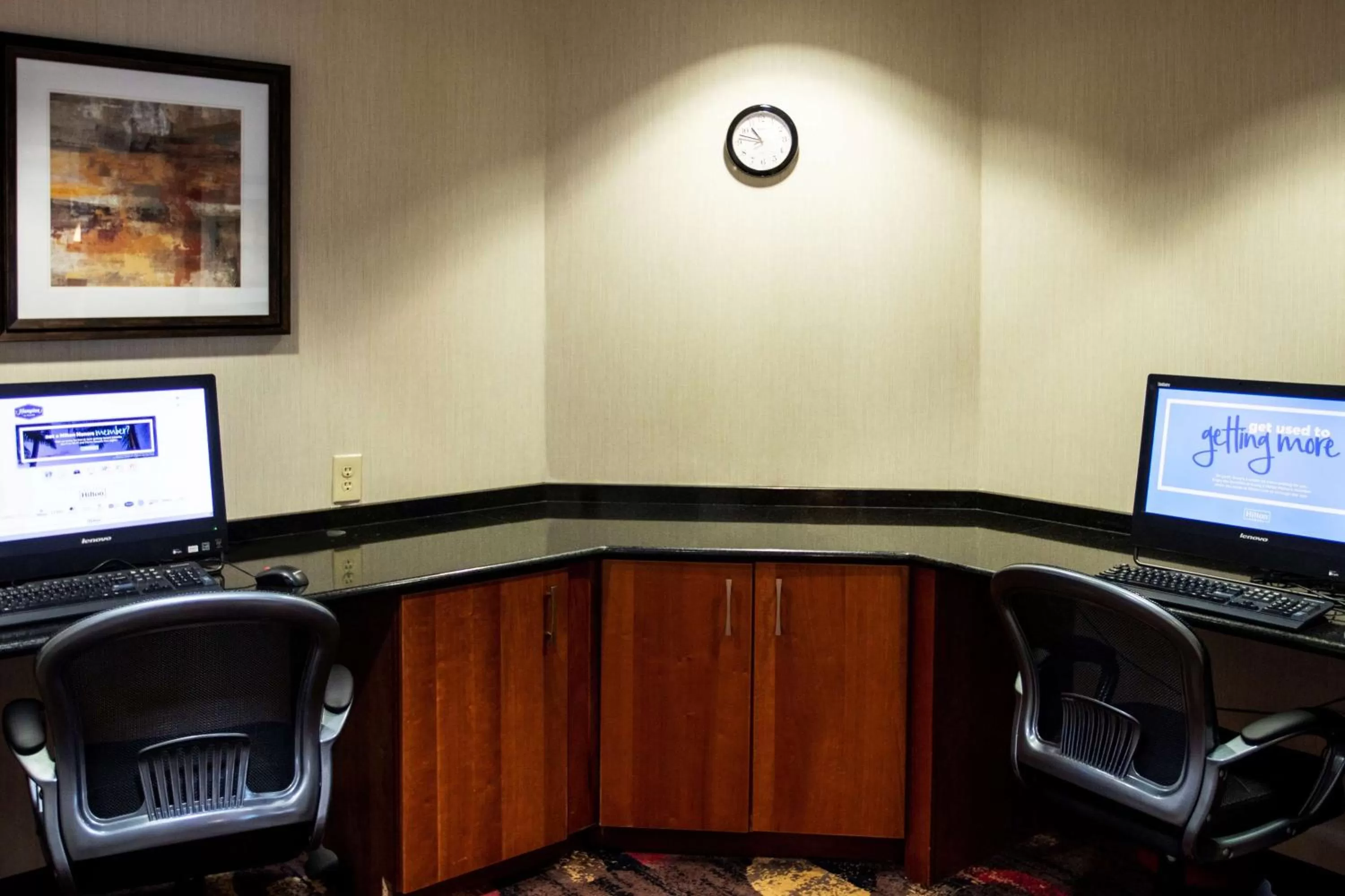 Business facilities in Hampton Inn Gloucester