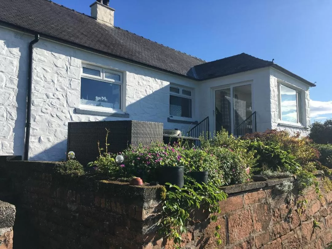 Property Building in Jacquie's B&B -Dumfries-Room with a view - hot tub