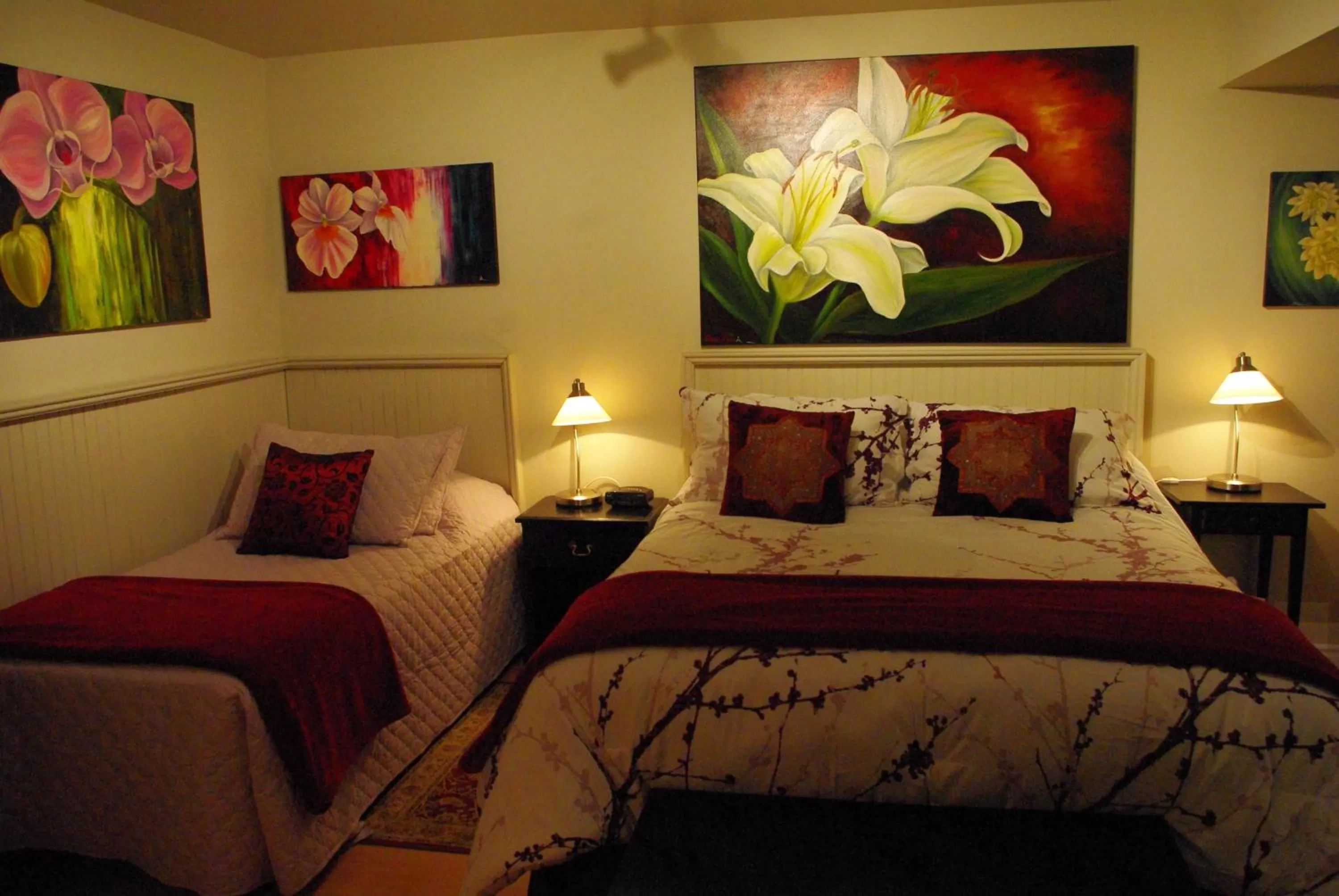 Photo of the whole room, Bed in Atelier Galerie Anne Drouin Peinture & Pension