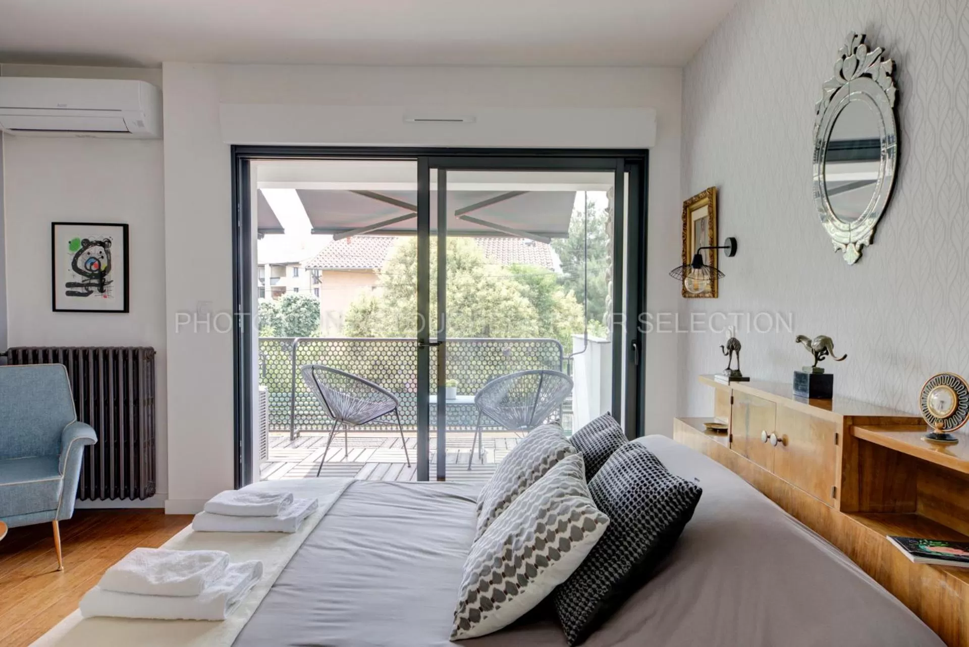 Photo of the whole room, Bed in La Galerie