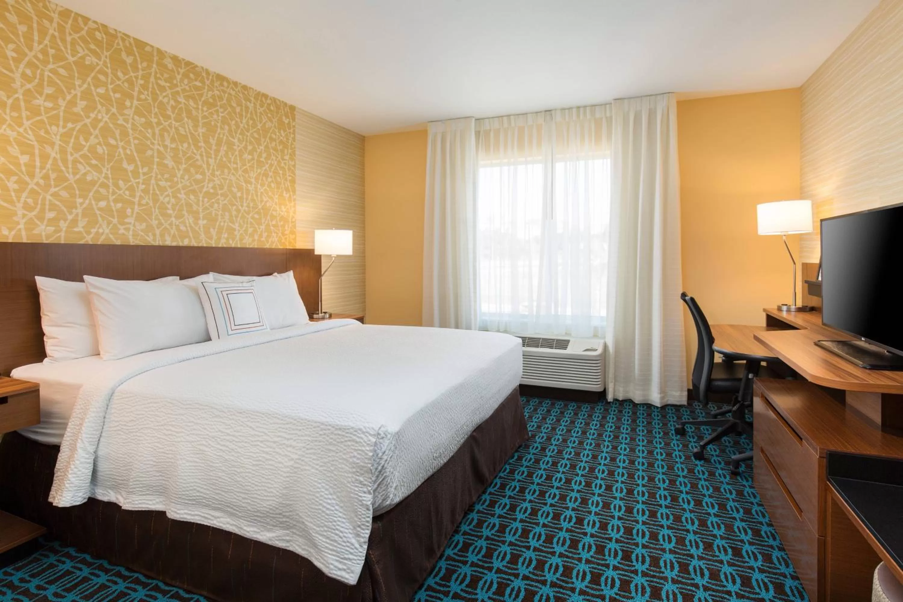 Photo of the whole room, Bed in Fairfield Inn & Suites by Marriott Sacramento Folsom