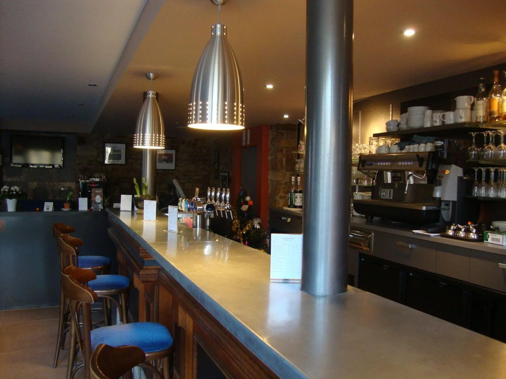 Lounge or bar in Le Cadoudal