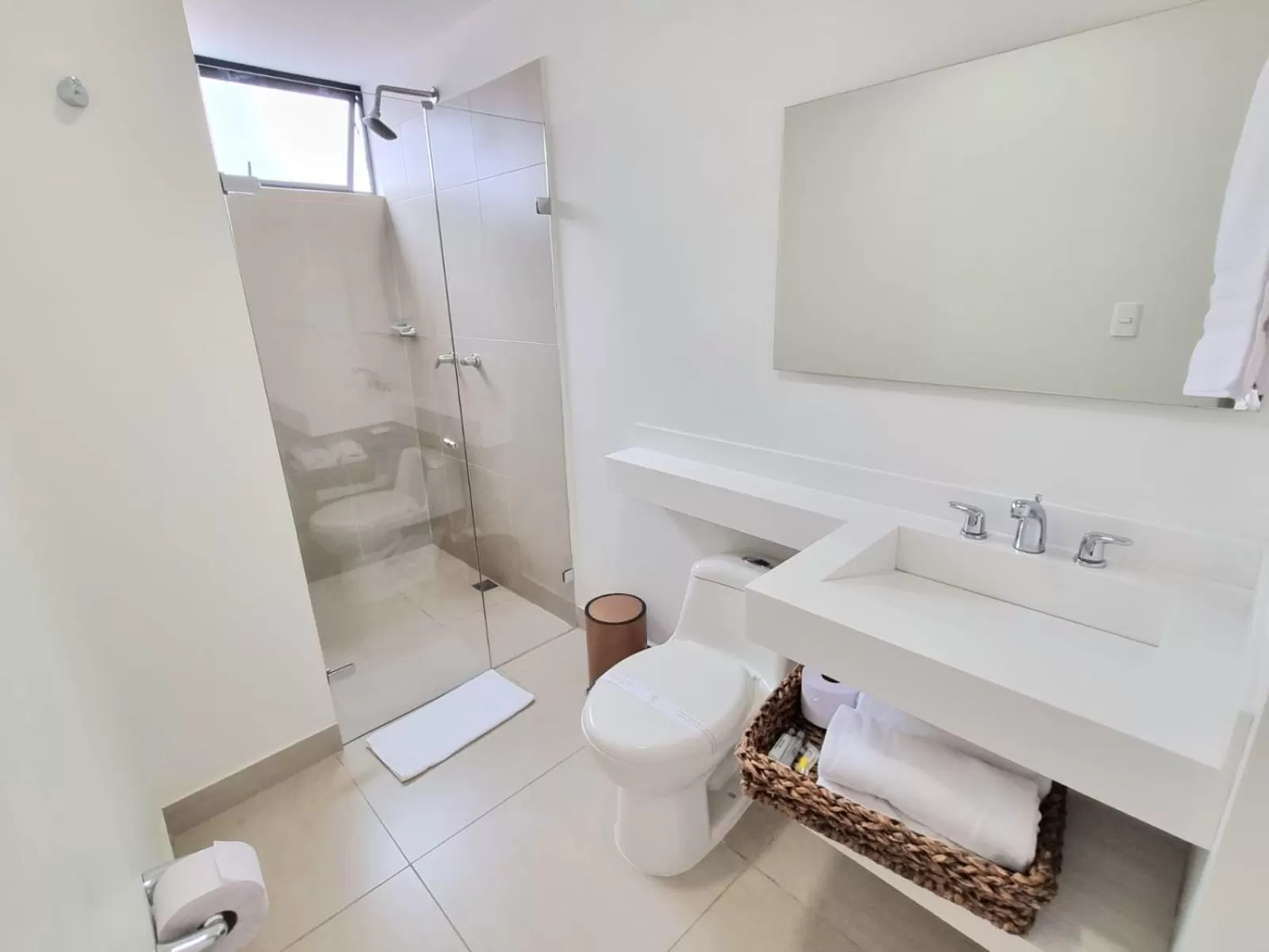 Shower in Origen Local Suites