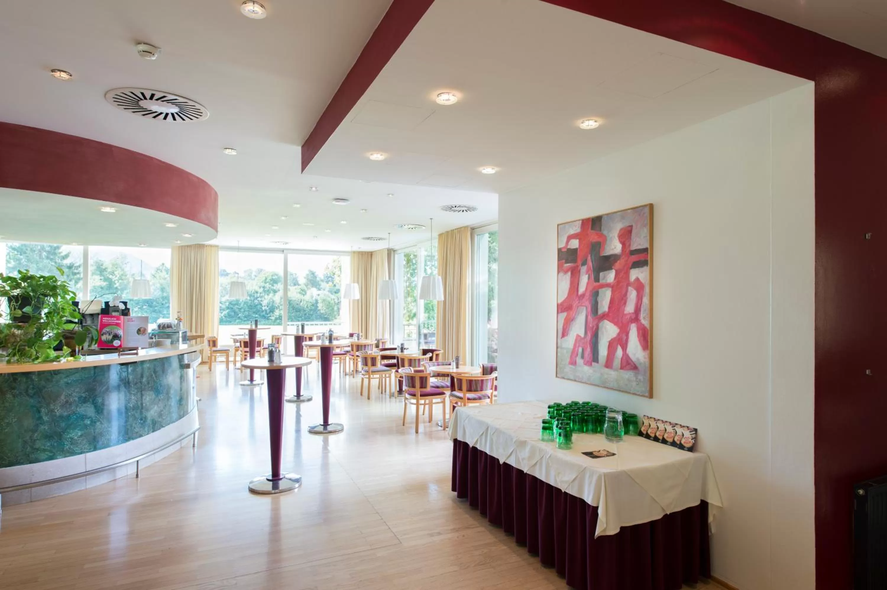 Lounge or bar in Hotel St. Virgil Salzburg