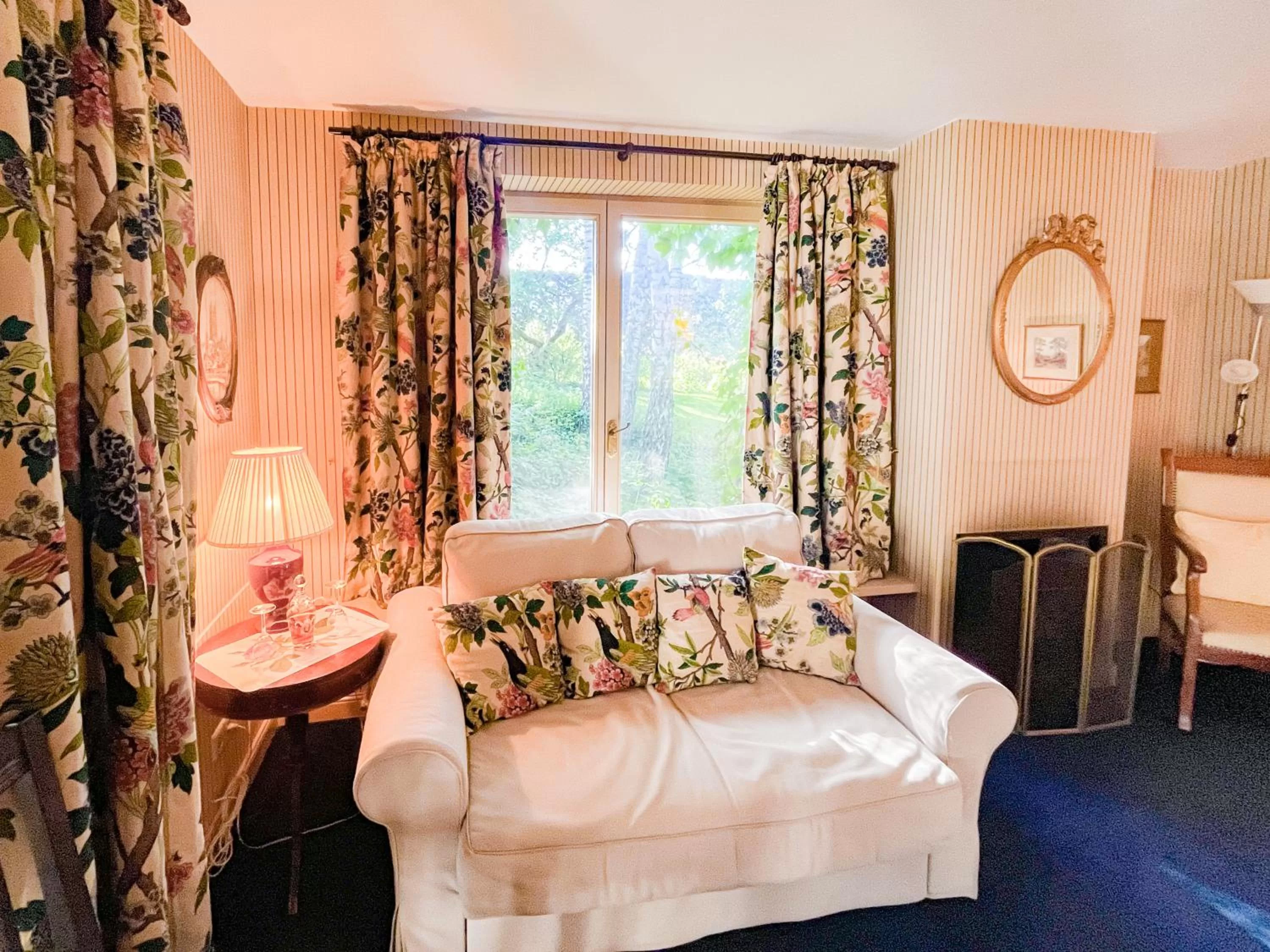 Living room, Bed in Landhaus Ettenbühl Bed and Breakfast