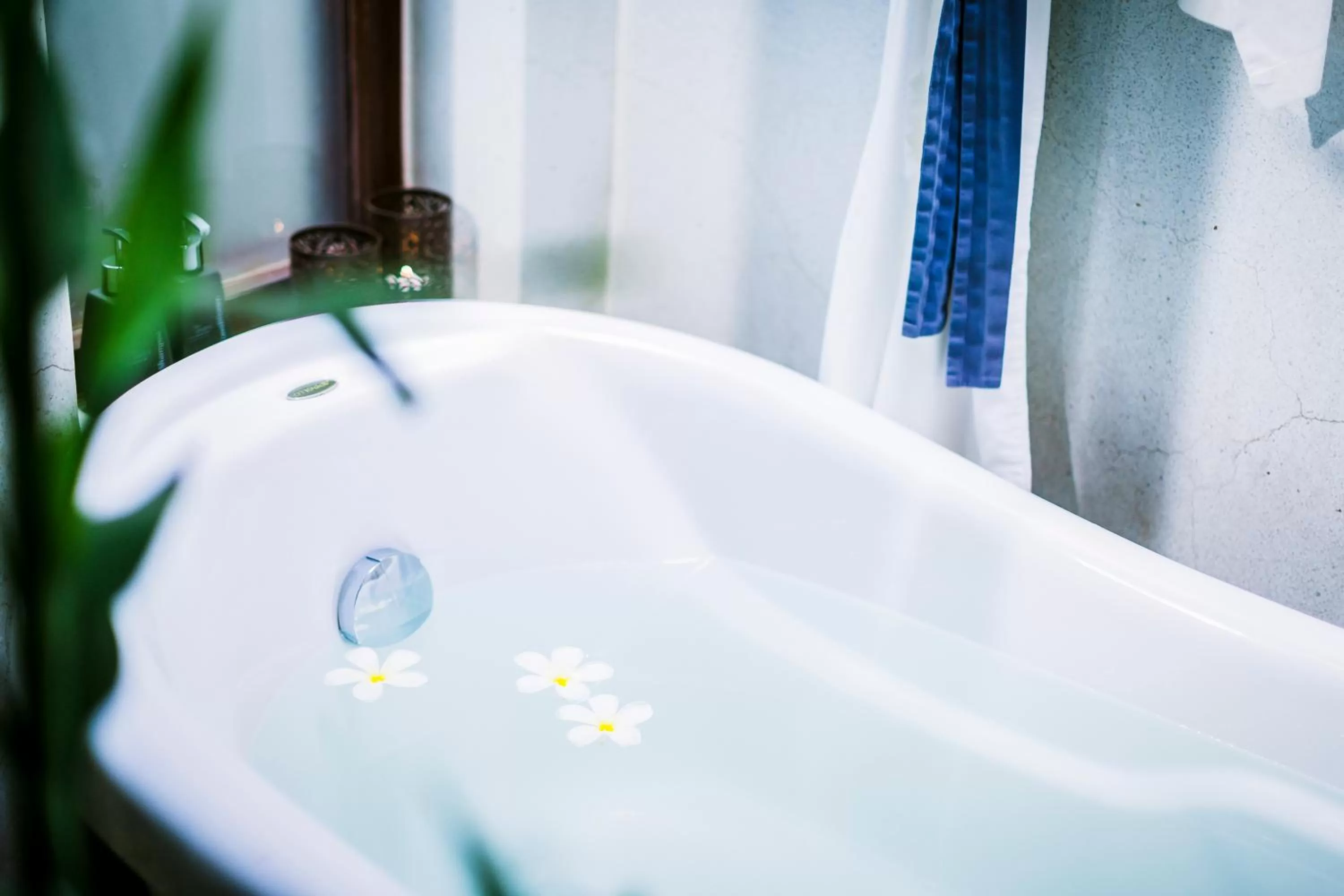 Shower in Anantara Angkor Resort