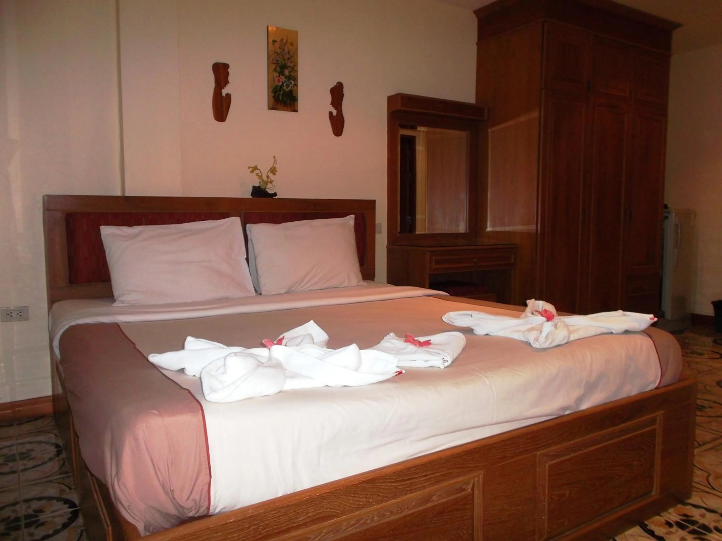 Photo of the whole room, Bed in Chaiyapoon Inn