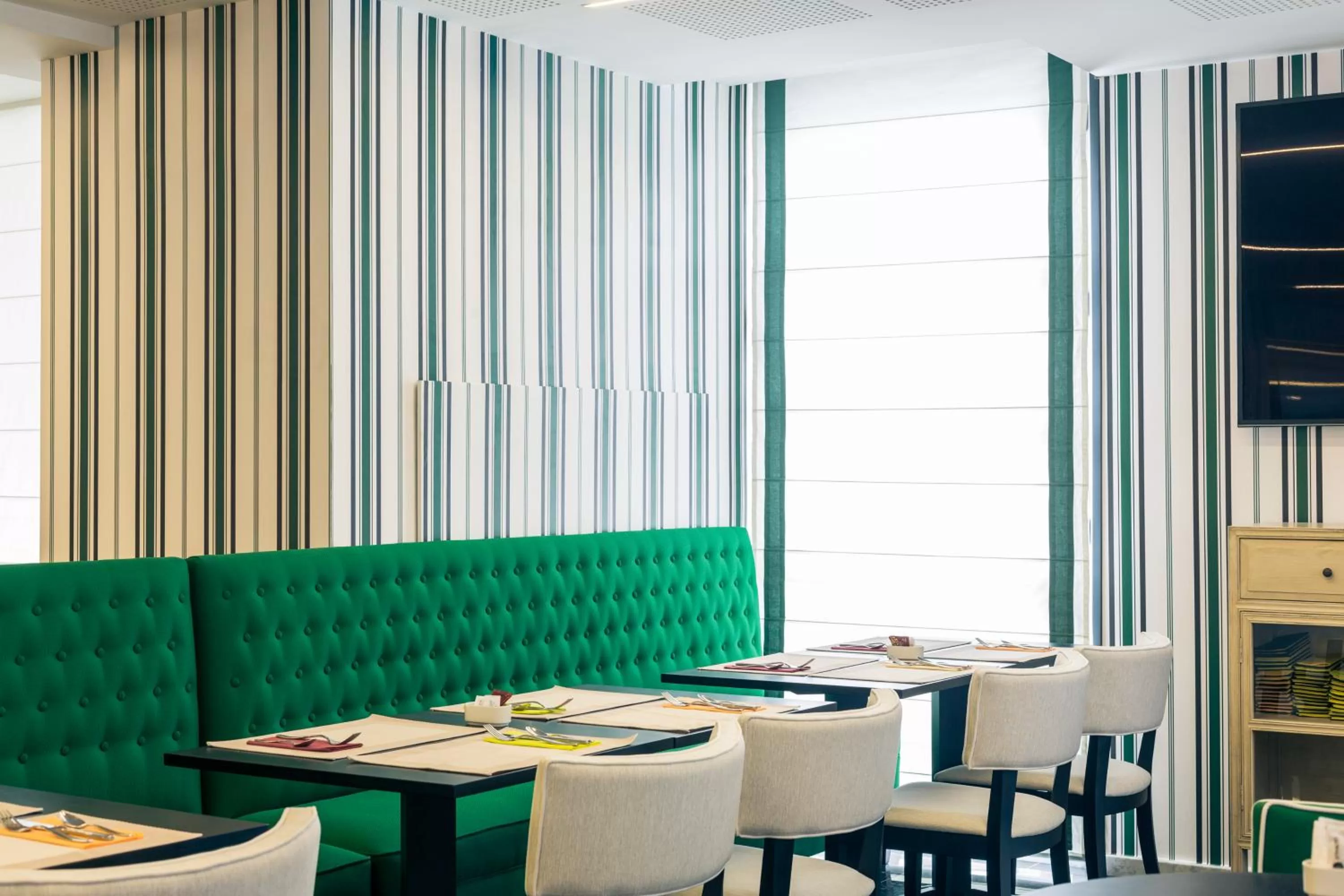 Buffet breakfast in Hotel Mercure Jardines de Albia