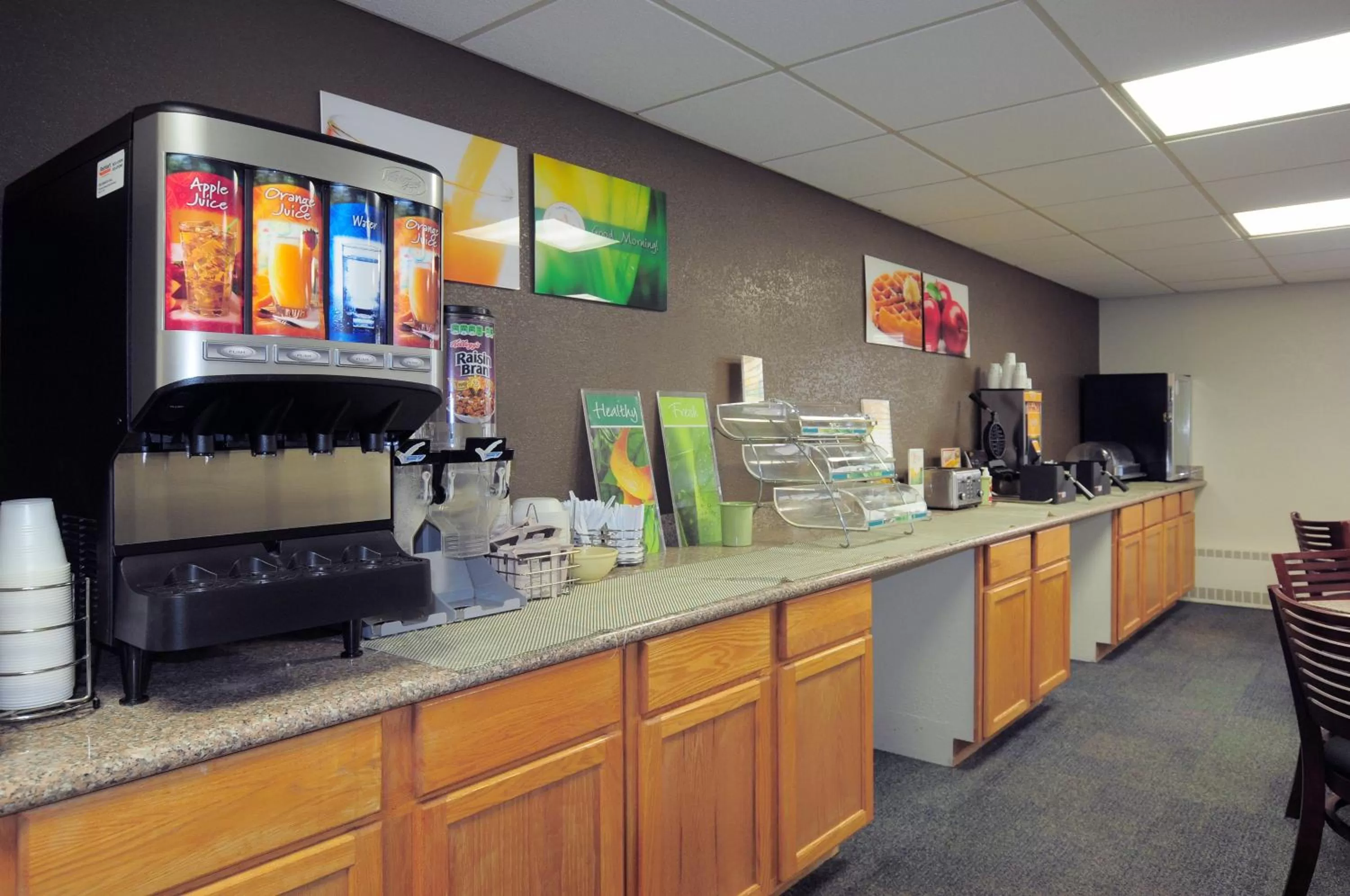 Buffet breakfast in Quality Inn Stadium Area Green Bay Stadium