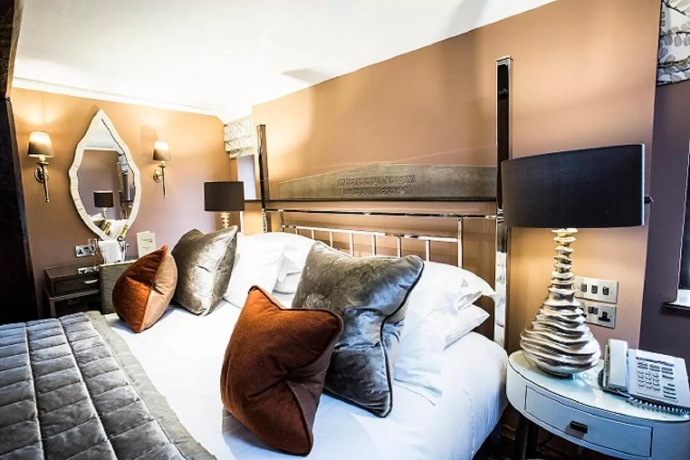 Bedroom in Hogarths Stone Manor