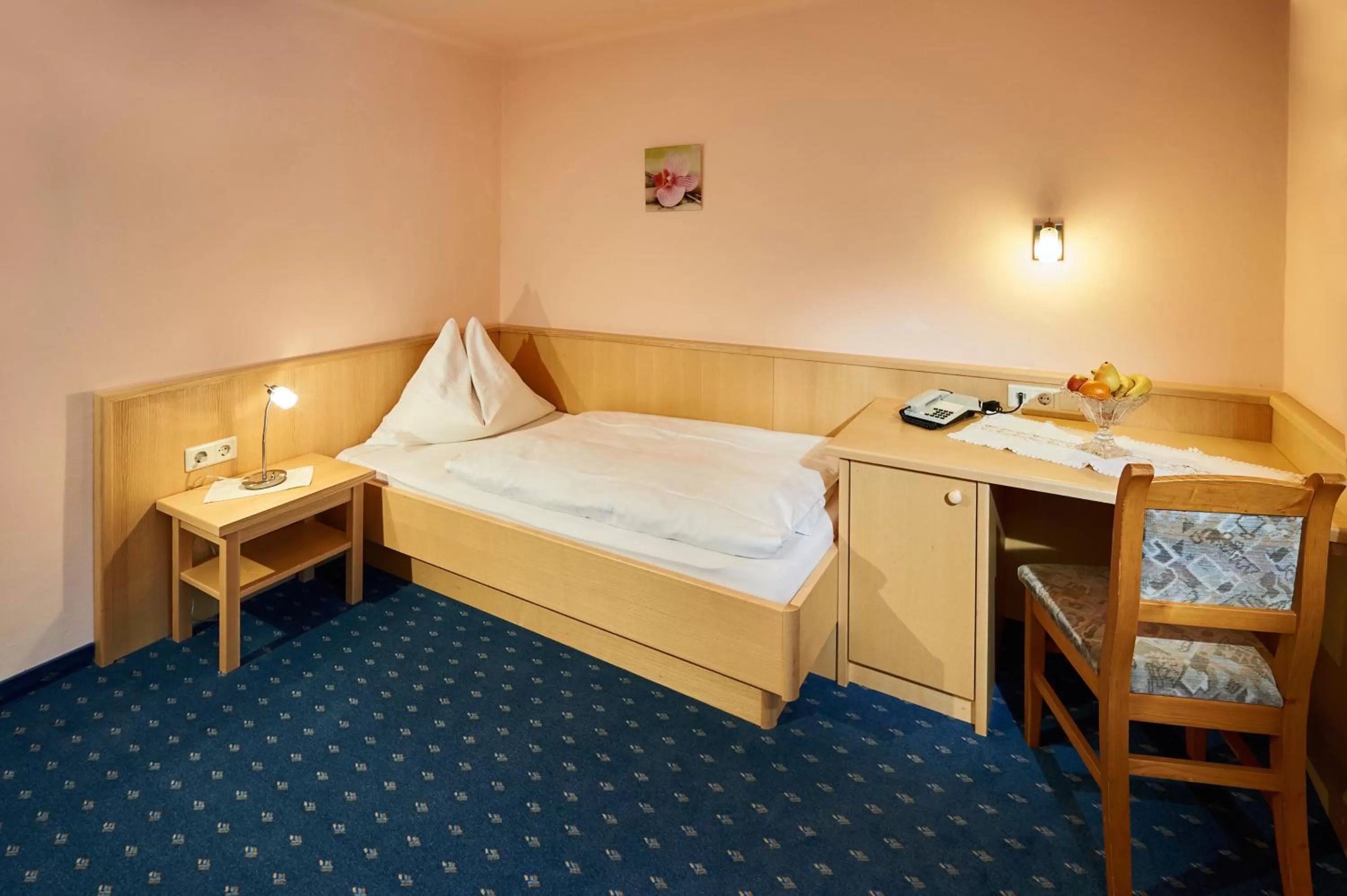 Bedroom, Bed in Hotel-Restaurant Schwaiger***