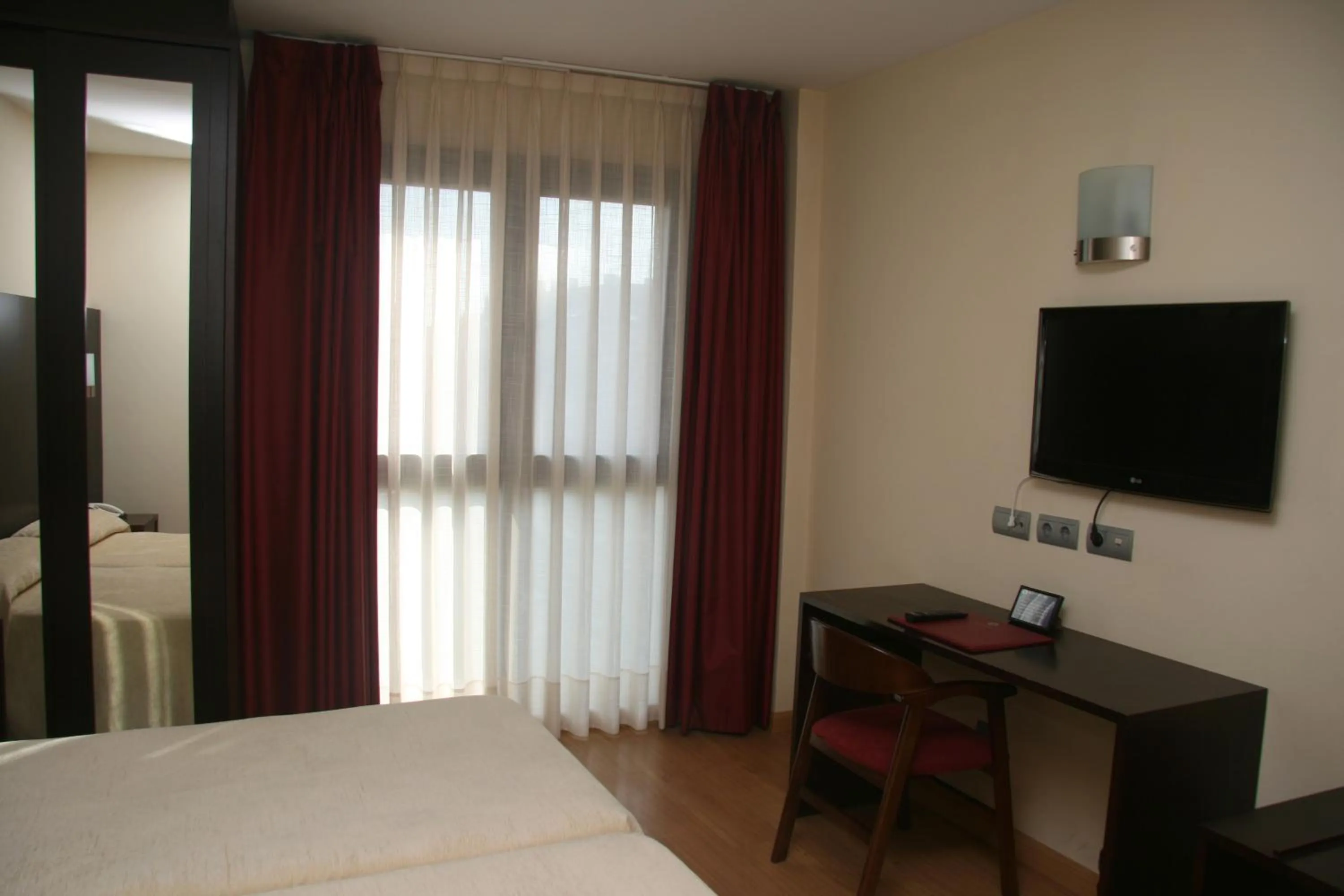 Photo of the whole room, Bed in Hotel 44