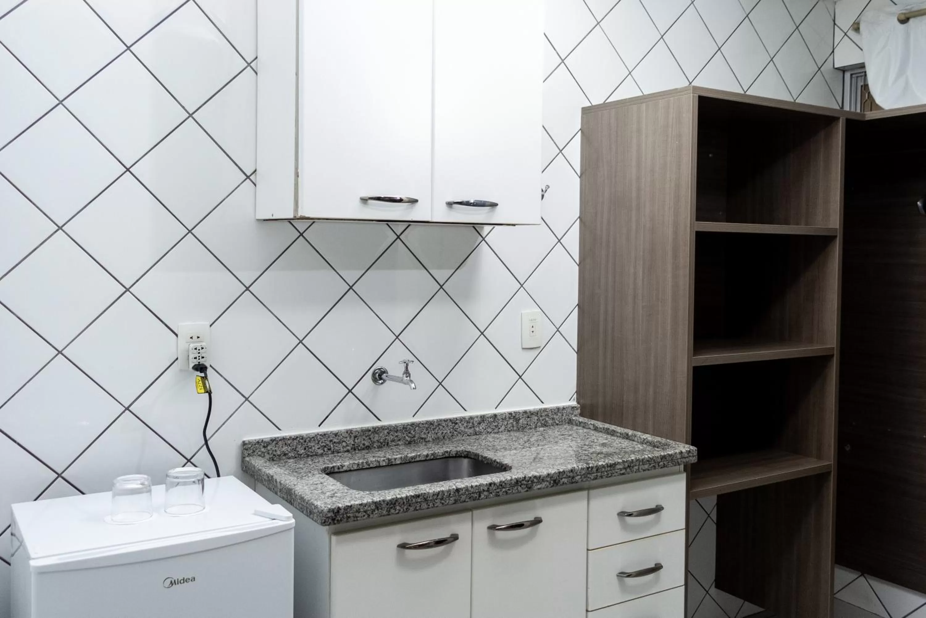 Kitchen/Kitchenette in Astor Hotel