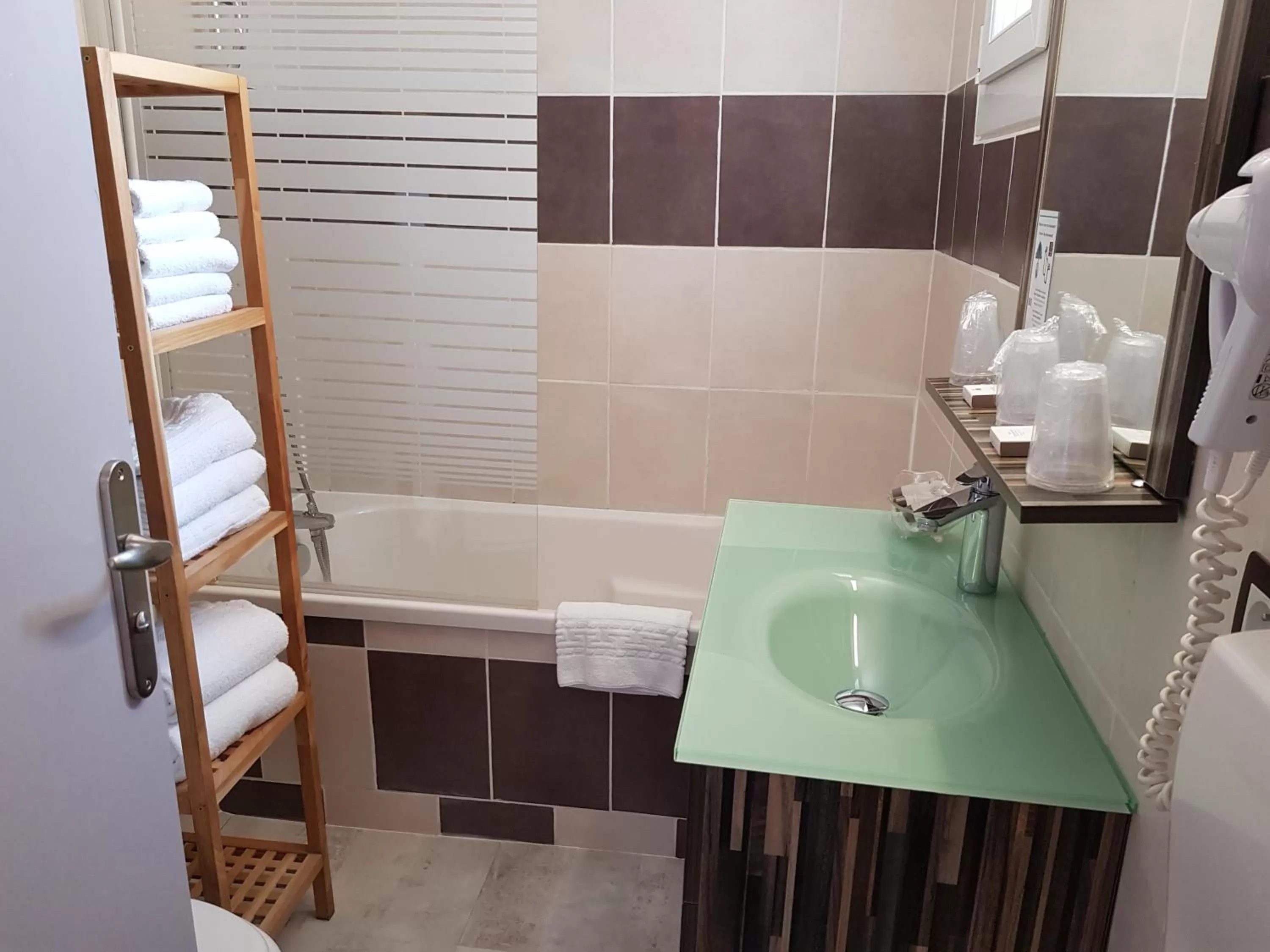 Bathroom, Bed in Hôtel Port Beach