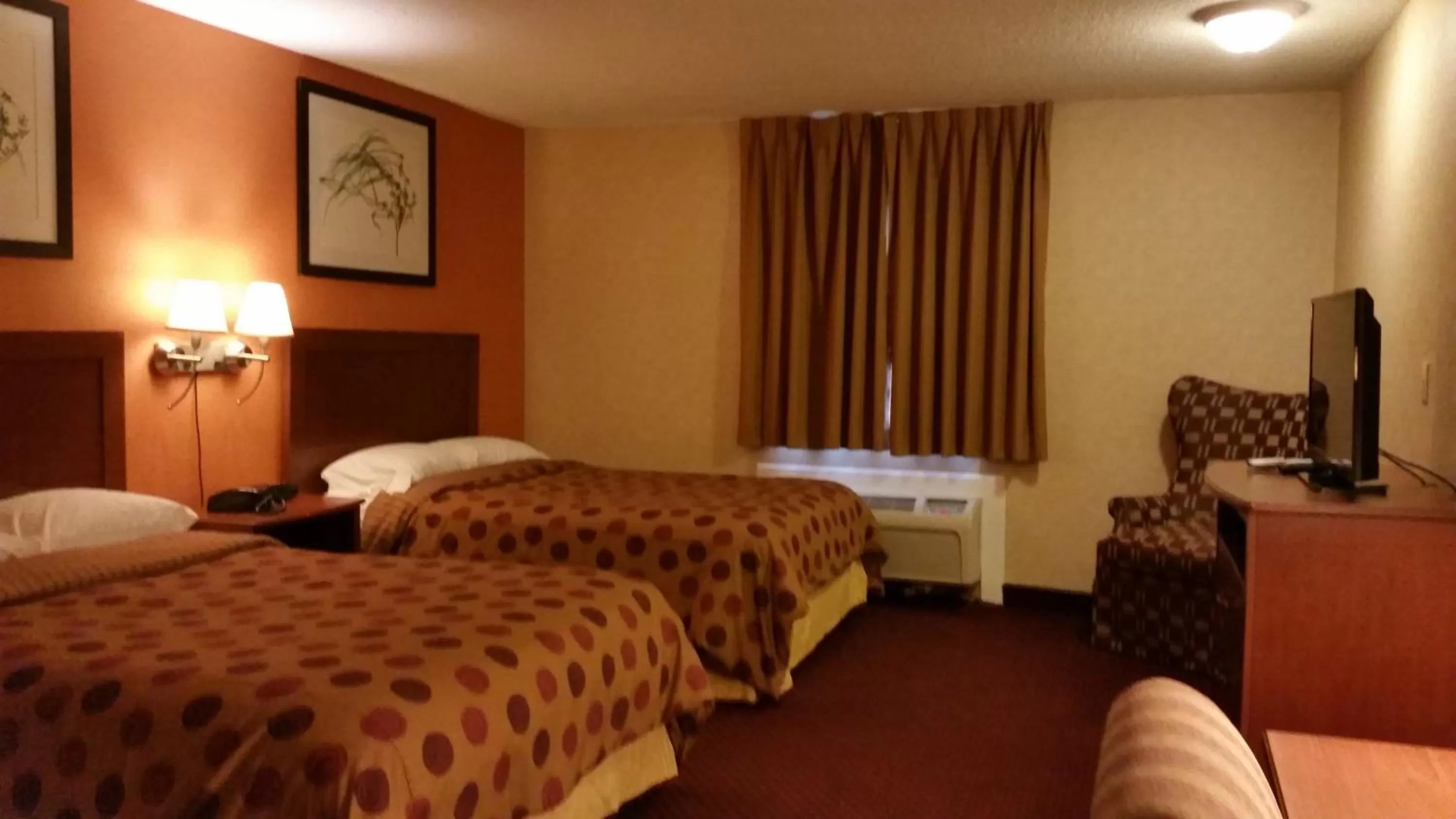 Standard Queen Room in Americas Best Value Inn Foxboro