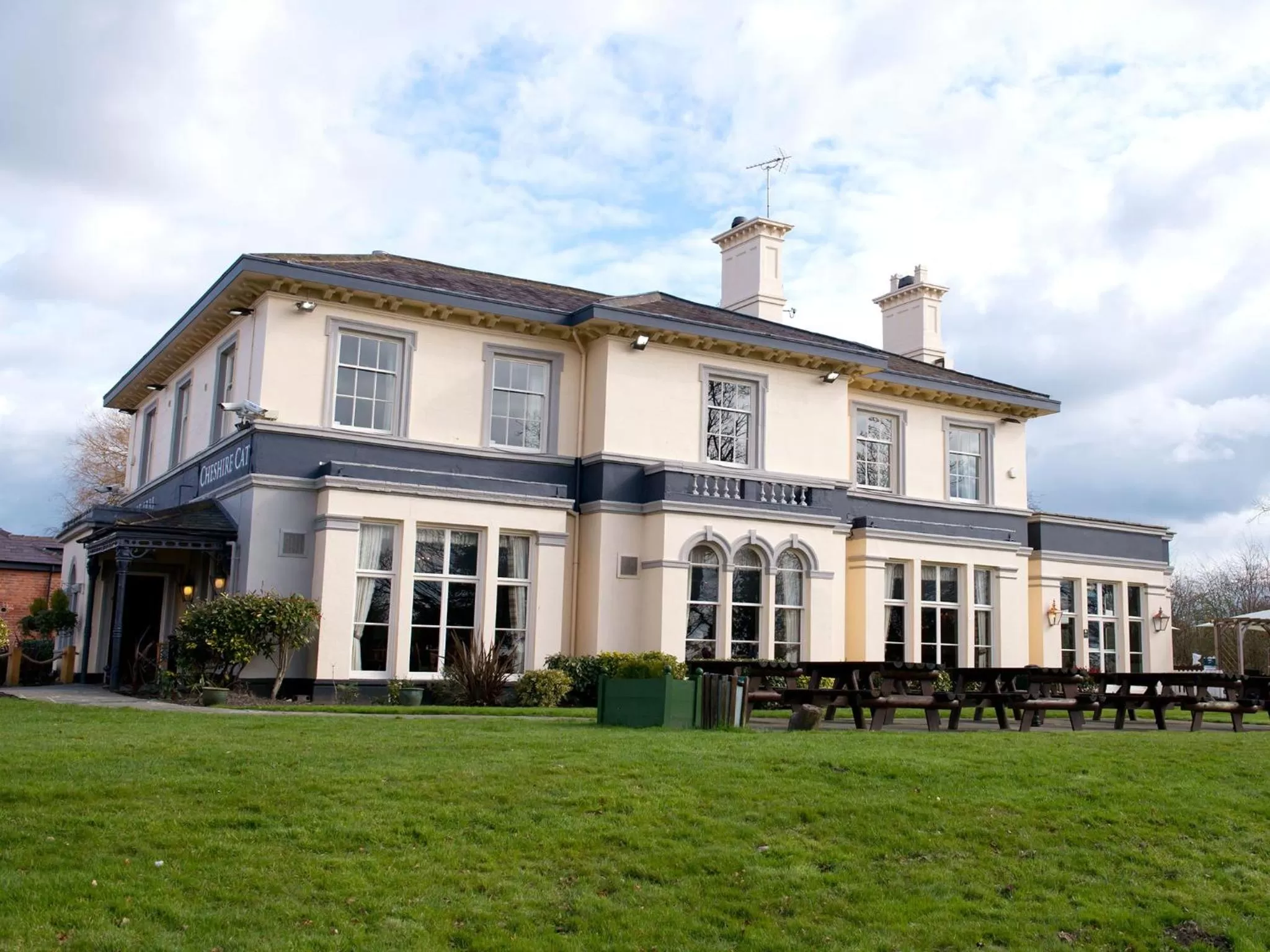 Facade/entrance in The Cheshire Cat by Innkeeper's Collection