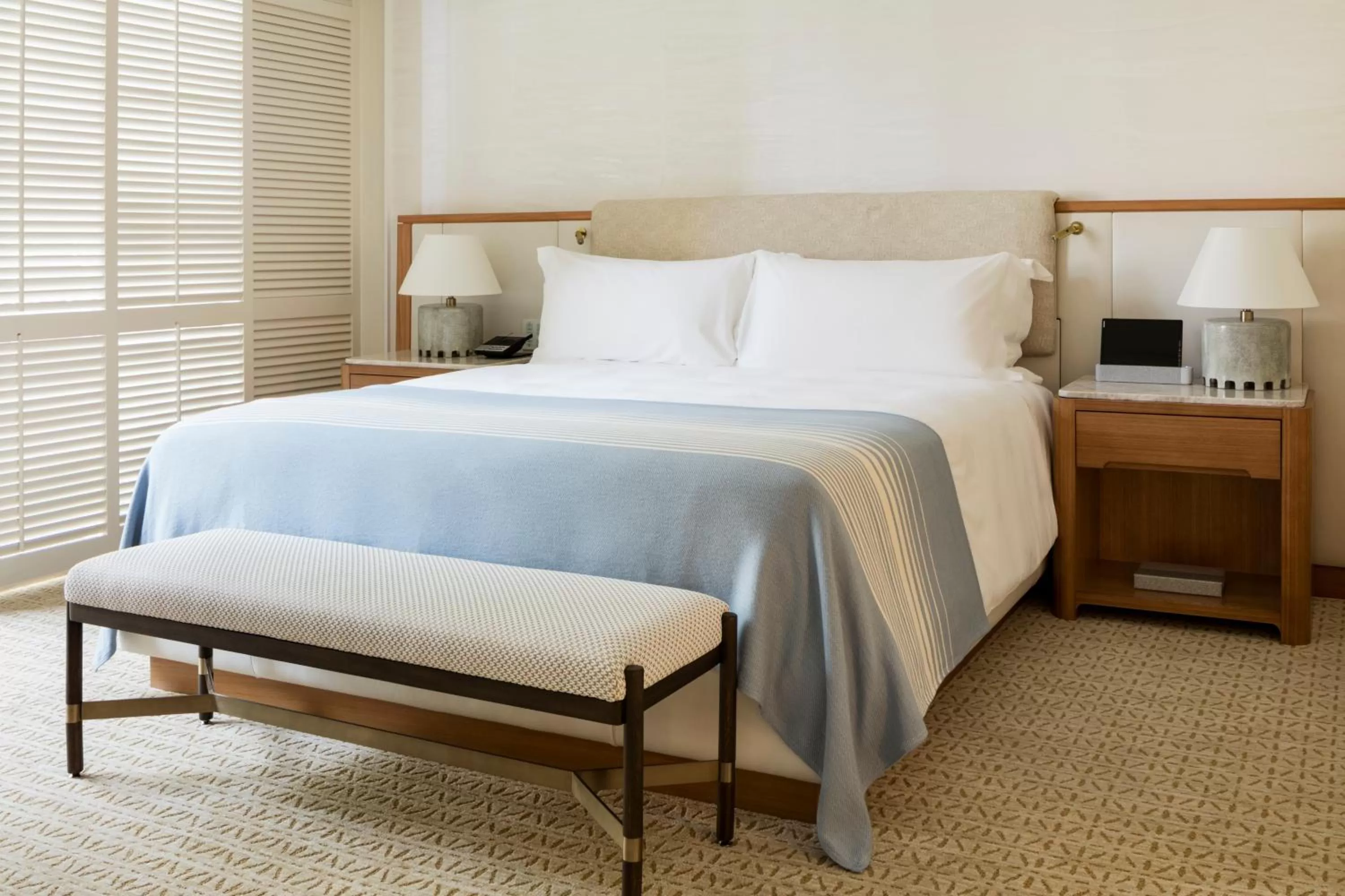 Balcony/Terrace, Bed in Halekulani - NO RESORT FEE