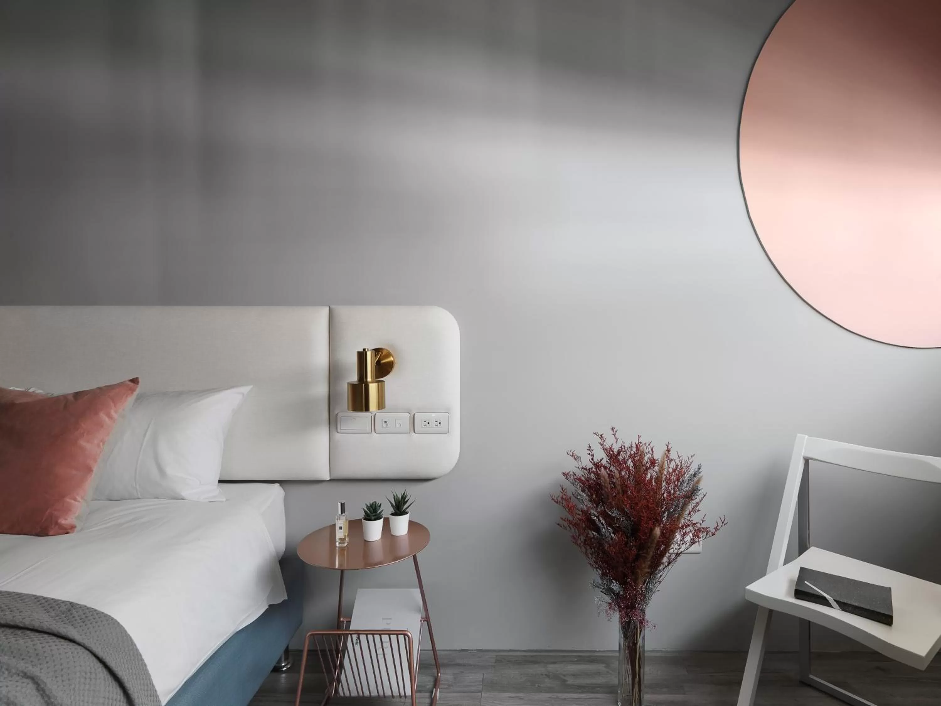 Decorative detail, Bed in Mr.Mantter