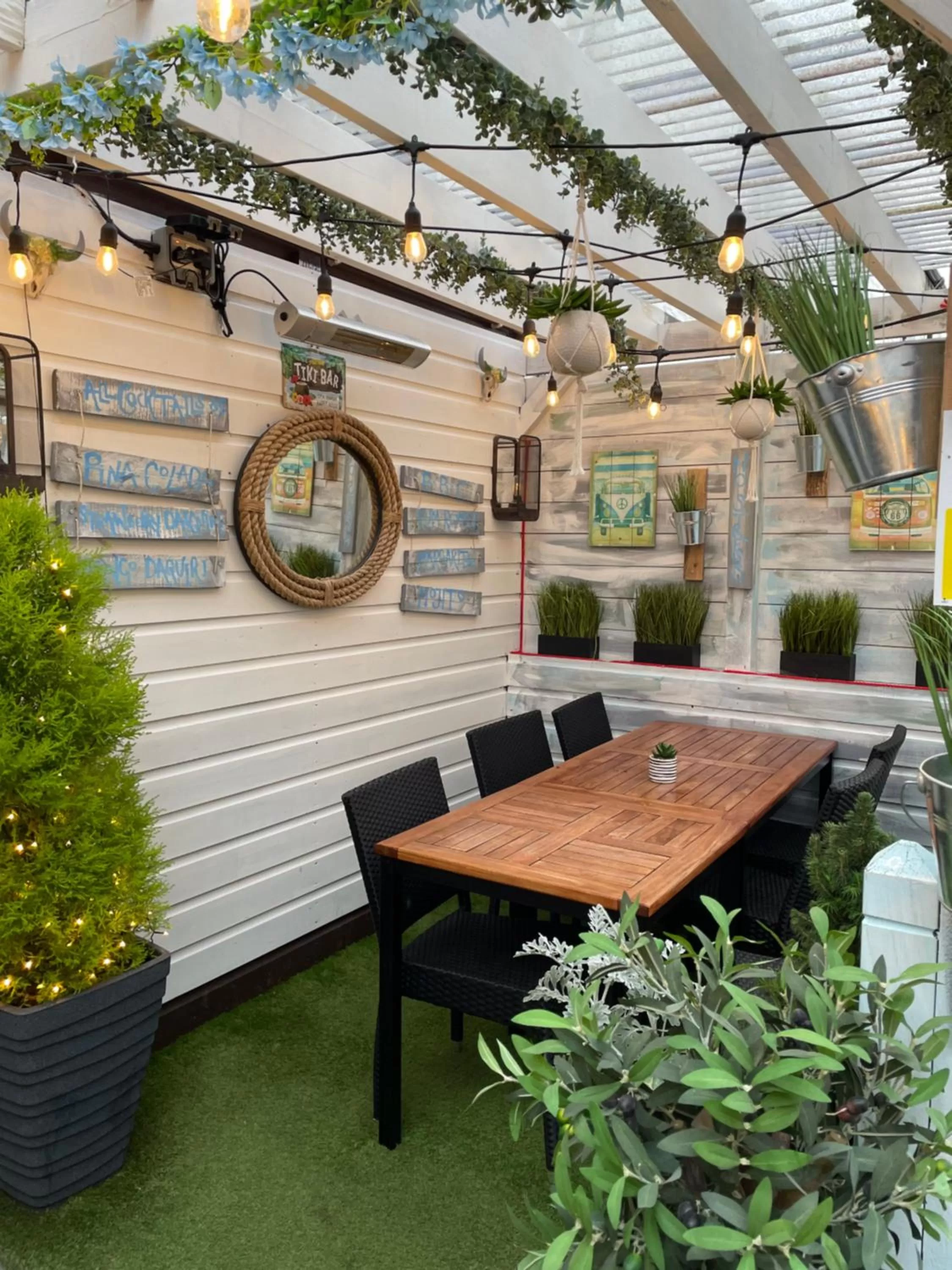 Restaurant/places to eat in Molesworth Arms