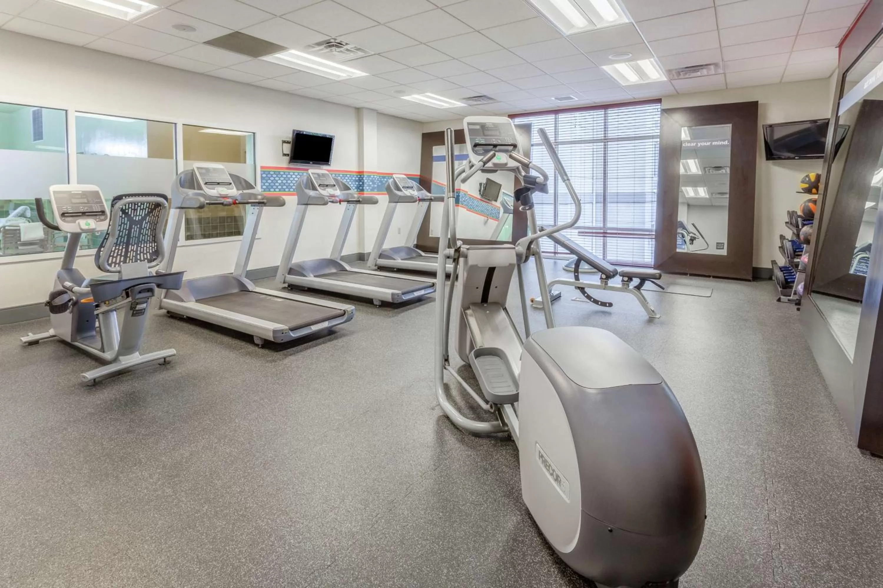 Fitness centre/facilities in Hampton Inn Owings Mills