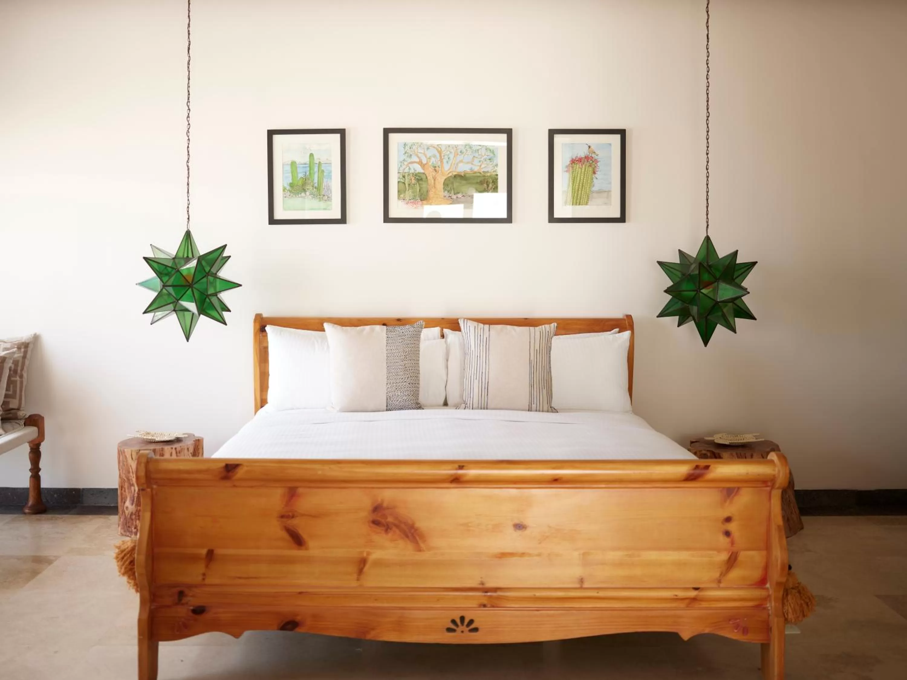 Bed in Orchid House Baja