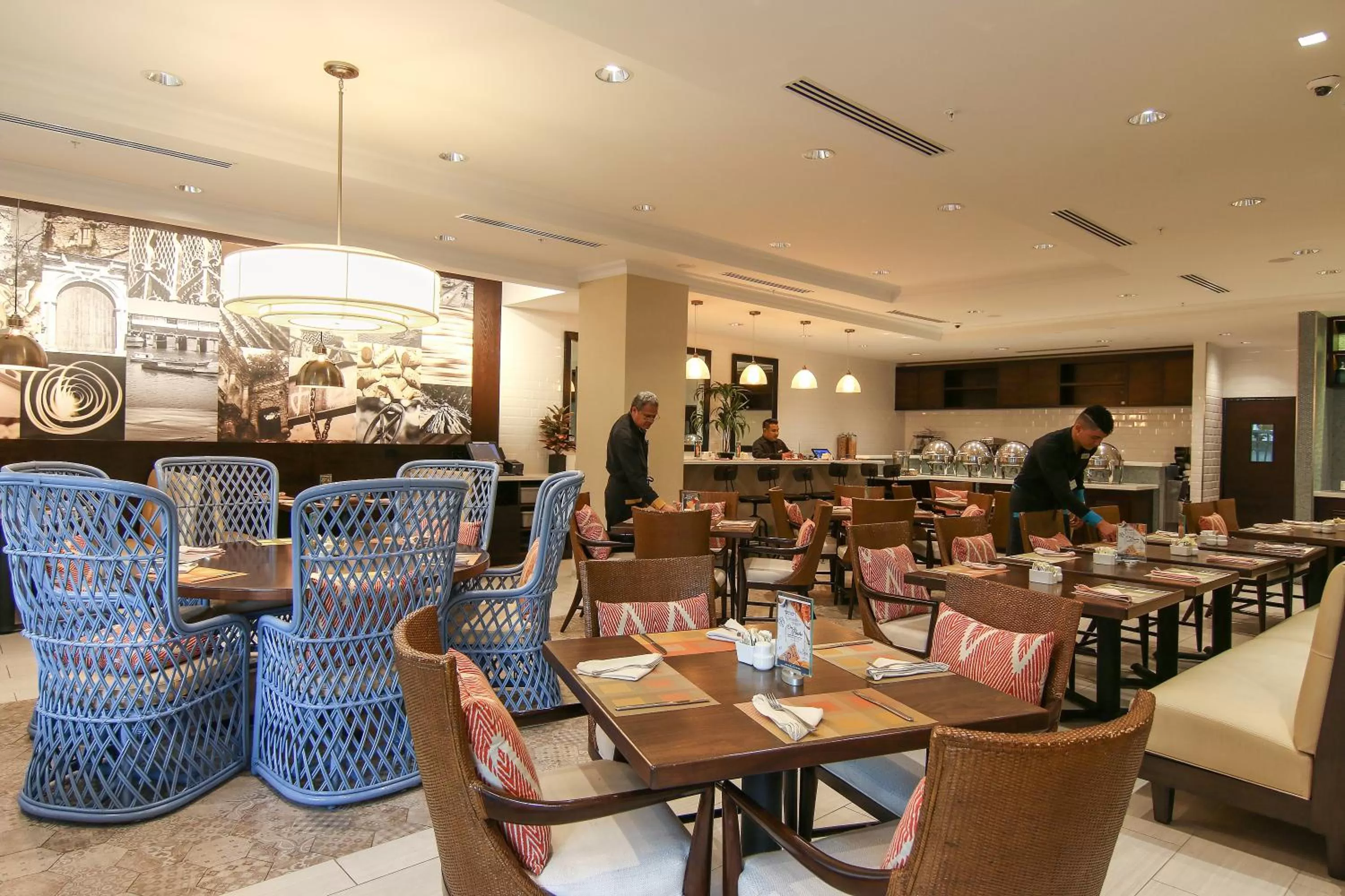 Restaurant/places to eat in The Executive Hotel