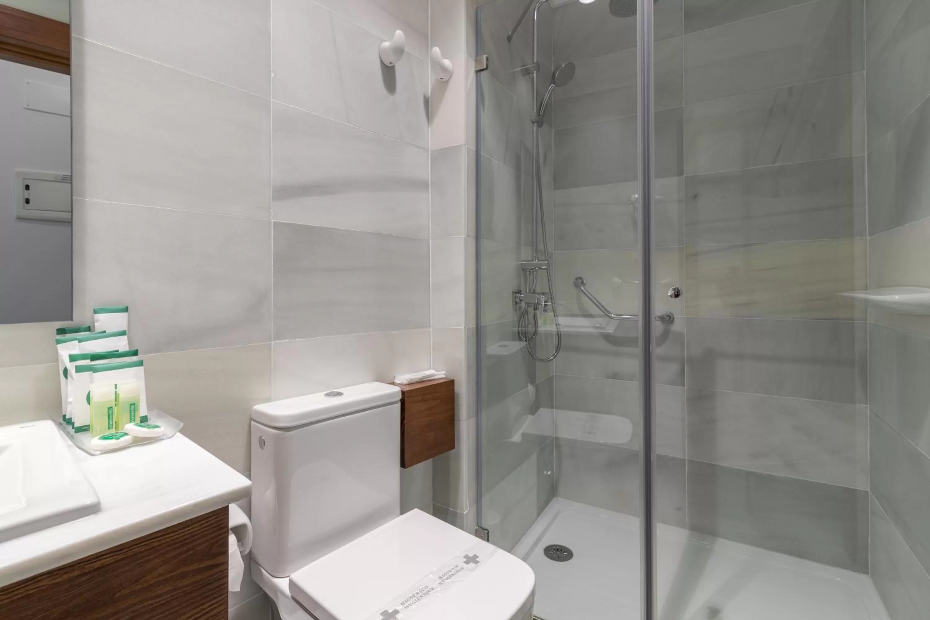 Shower in Hotel Emblemático Holiday Time