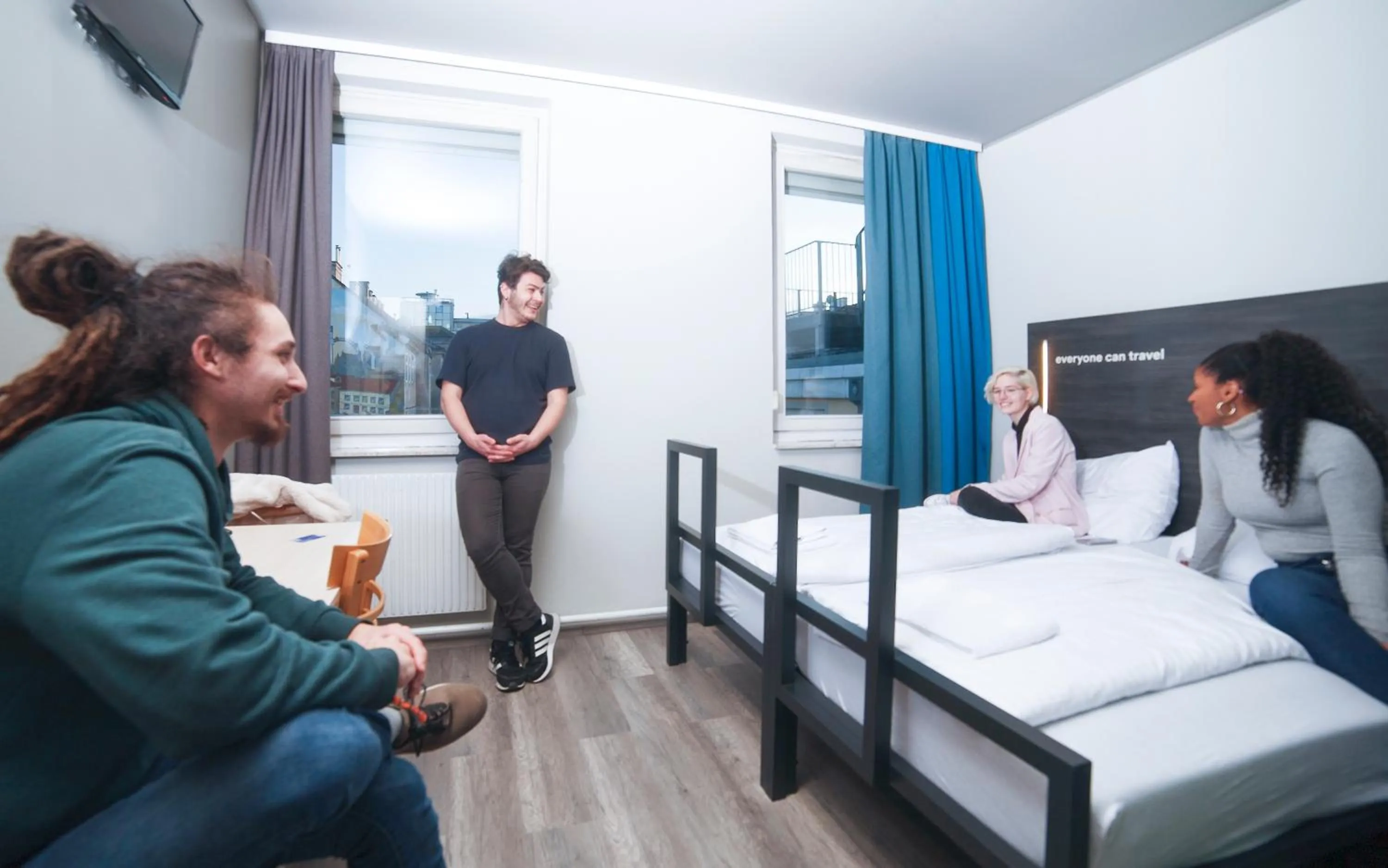 group of guests, Bed in a&o Wien Stadthalle