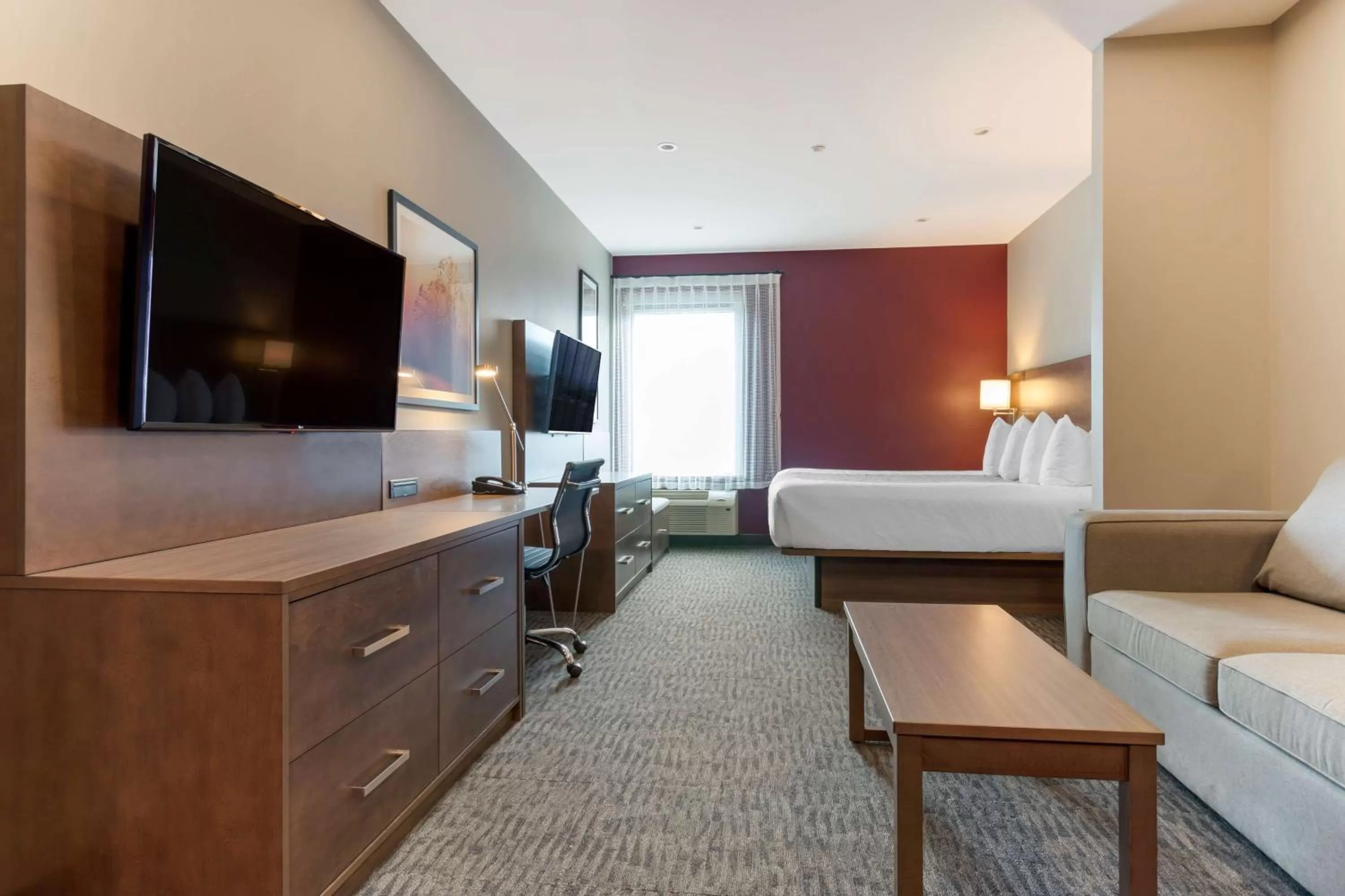 Photo of the whole room, Bed in Best Western Plus Dauphin